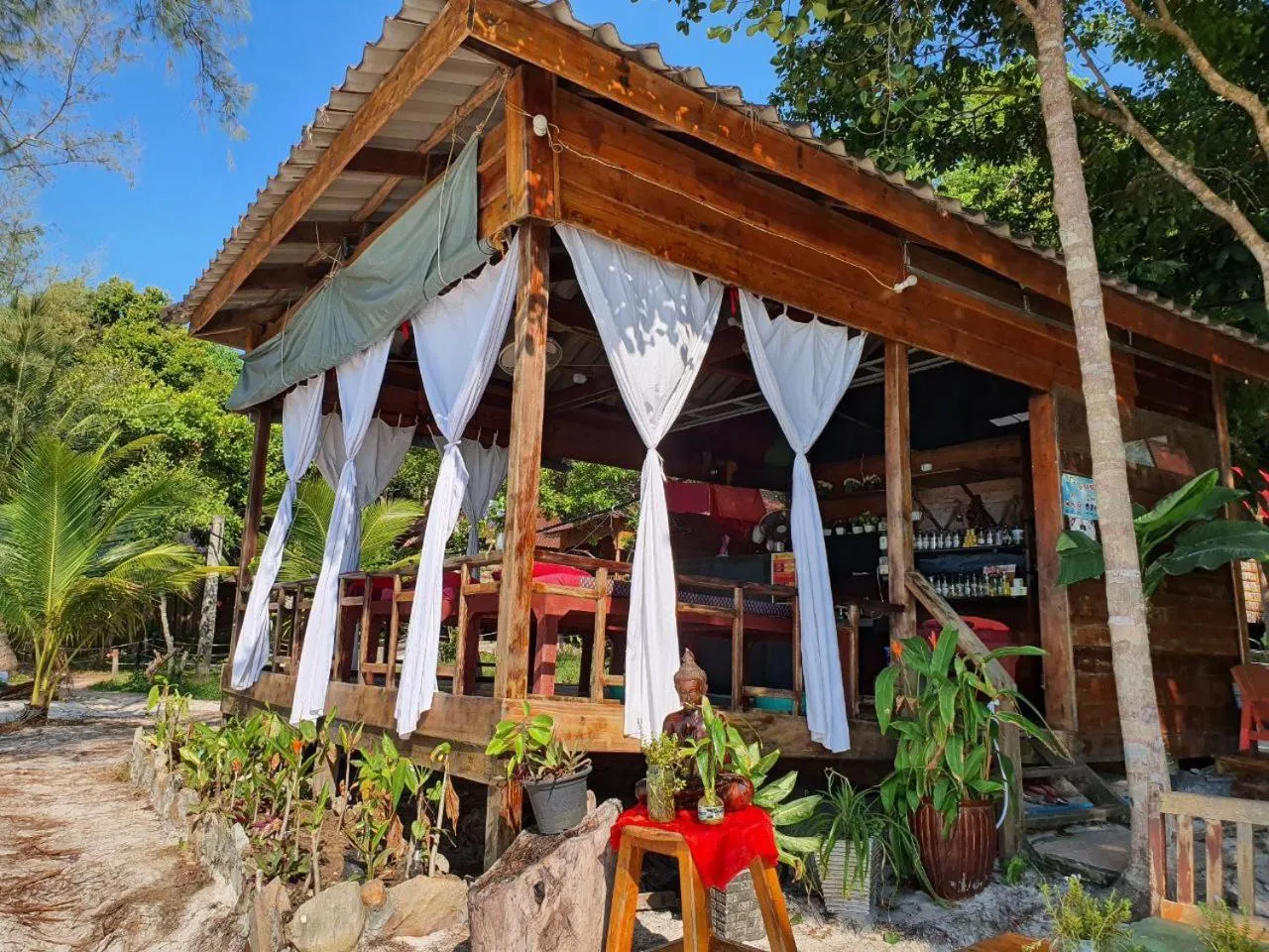 Massage in White Beach Bungalows
