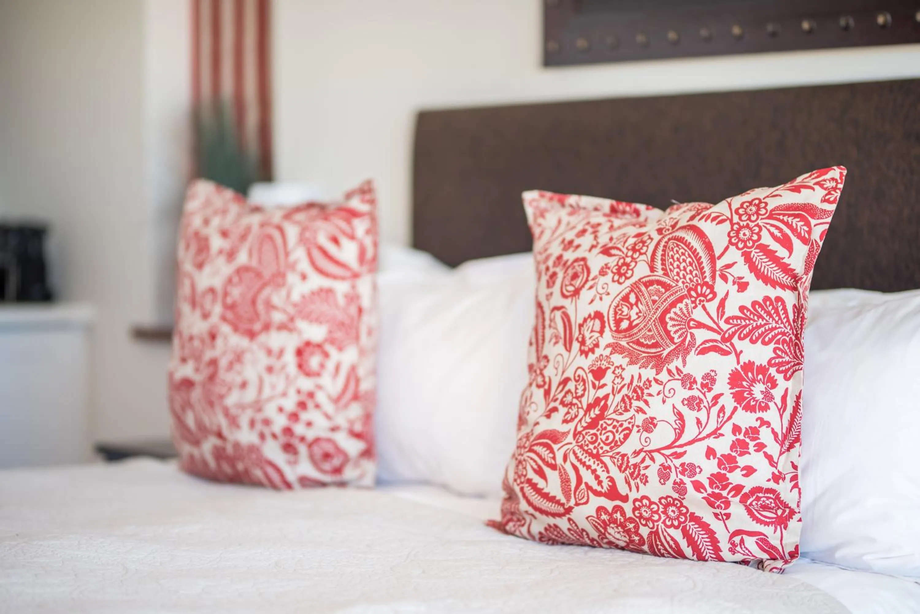 Photo of the whole room, Bed in La Vista Lodge