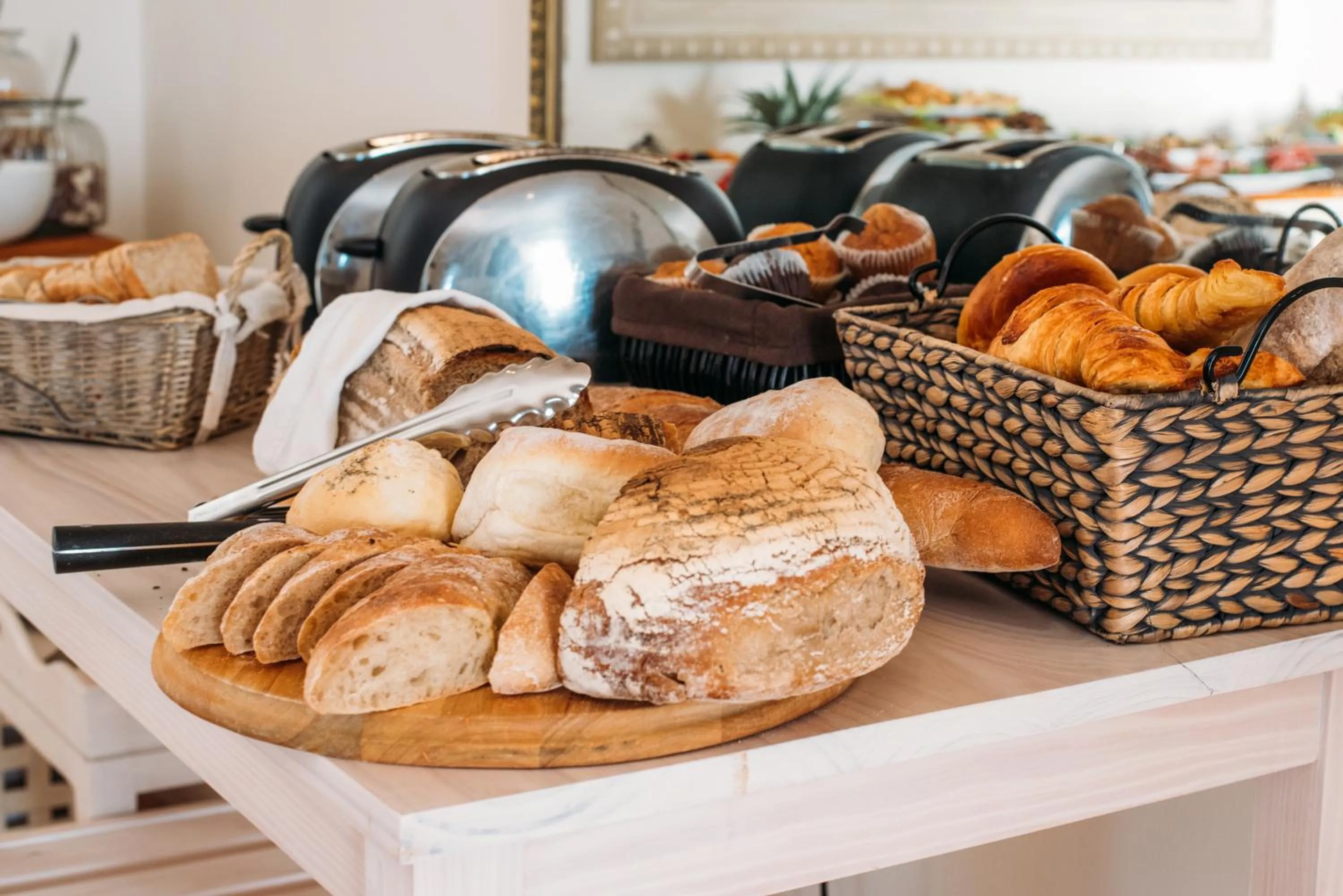 Buffet breakfast in La Vista Lodge
