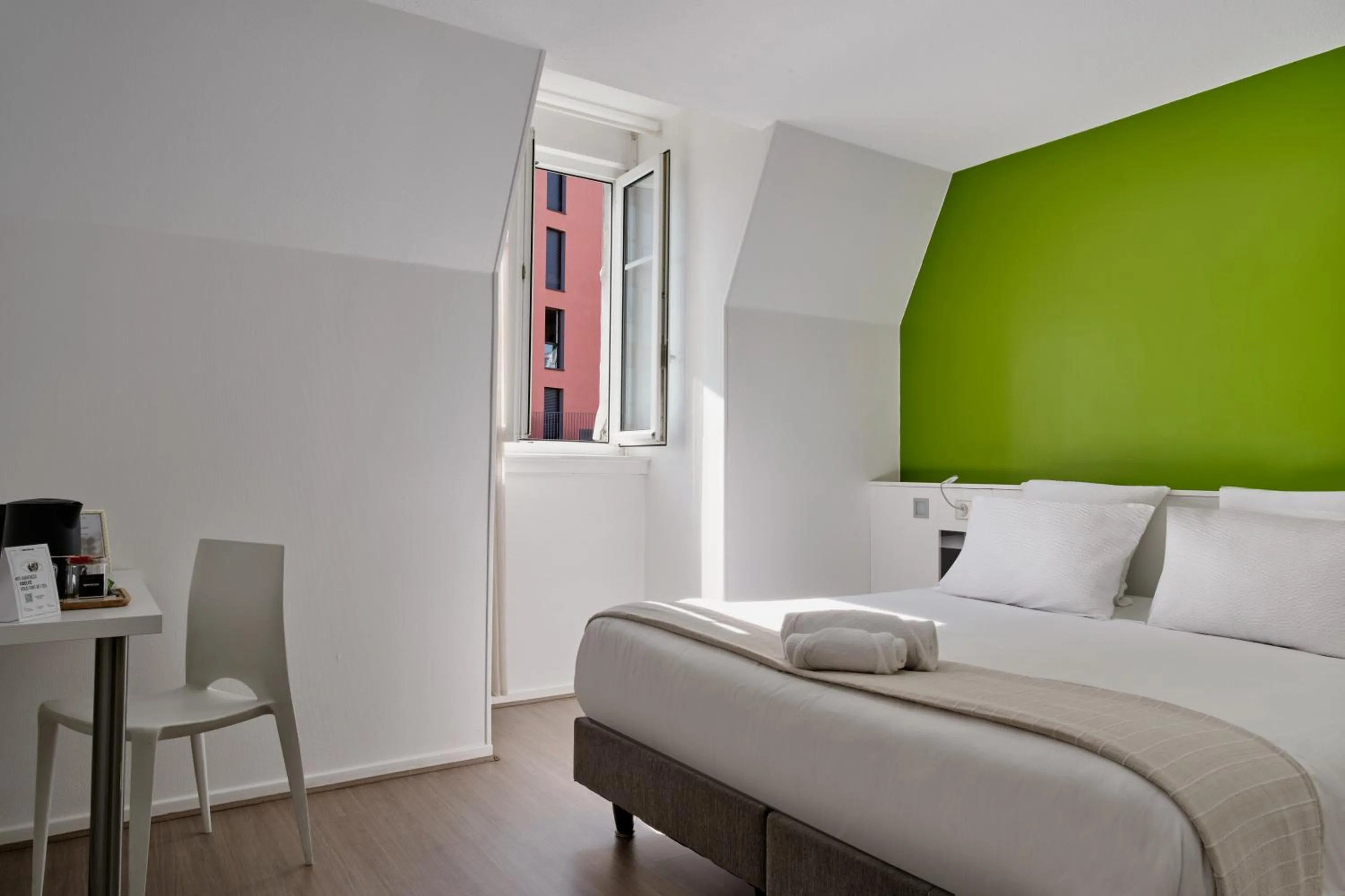 Bedroom, Bed in The Originals City, Hôtel Quai33, Saint-Etienne - Gare Chateaucreux