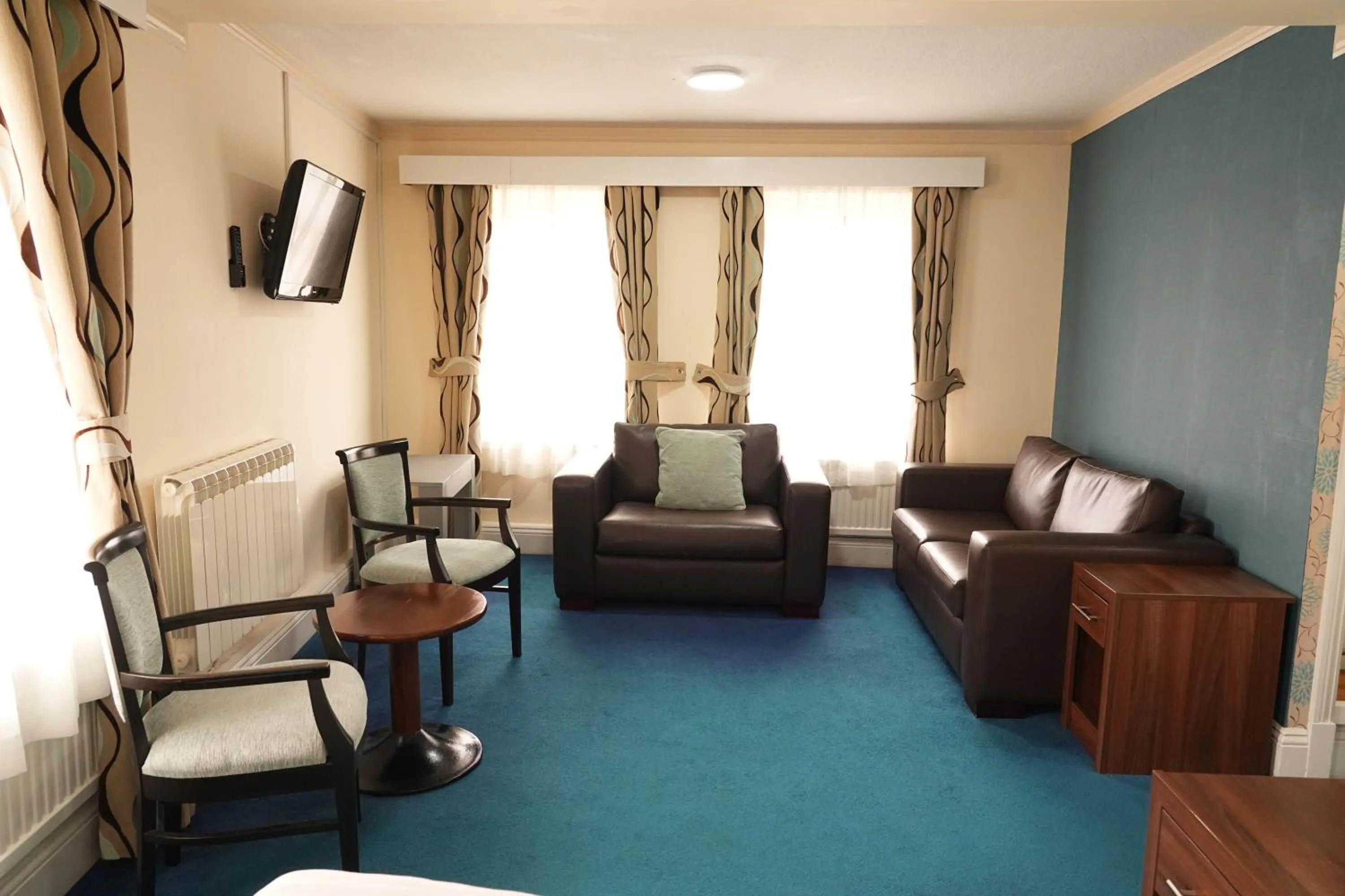 Communal lounge/ TV room in The Continental Hotel, Derby