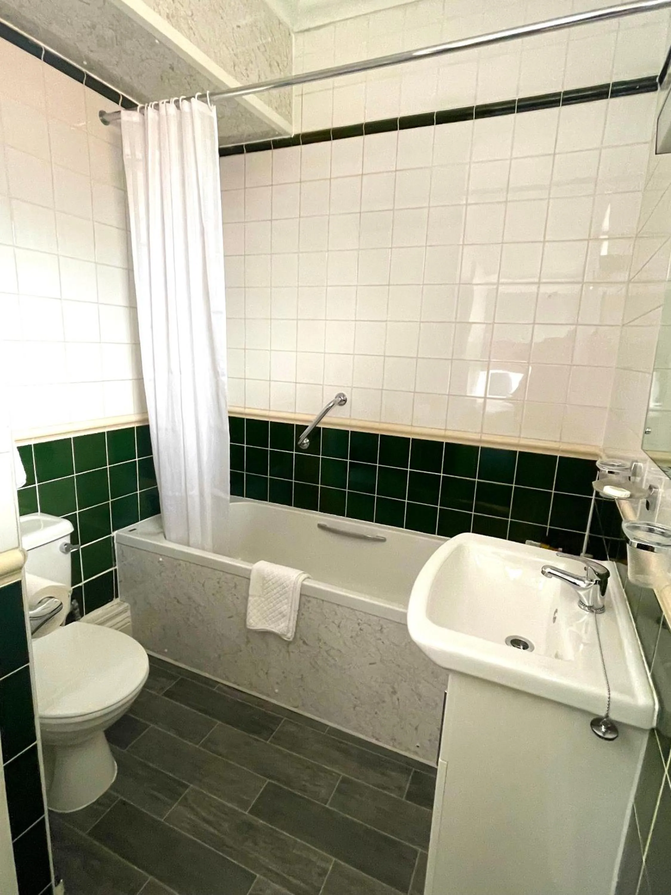 Toilet in The Continental Hotel, Derby