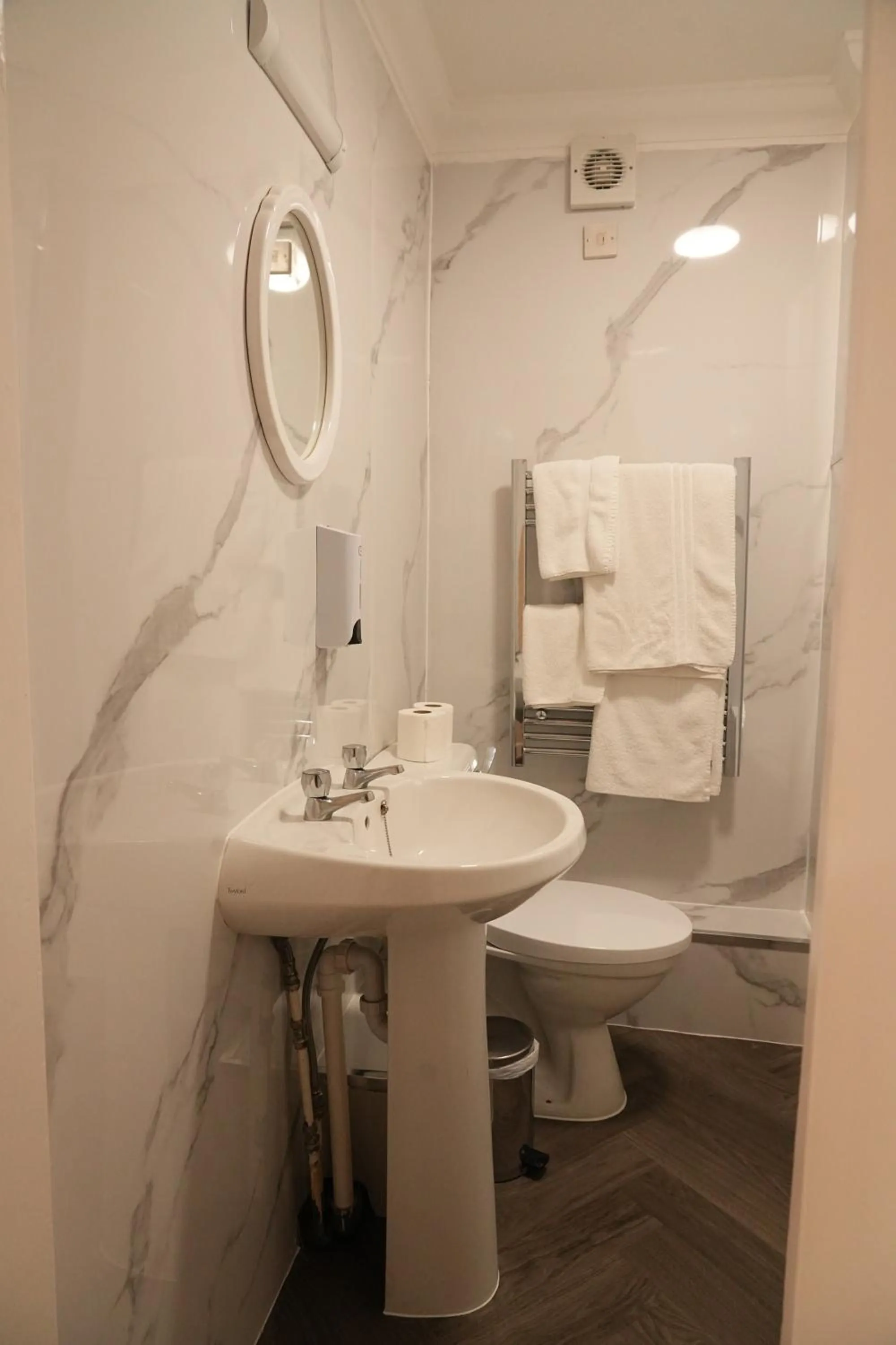 Toilet in The Continental Hotel, Derby