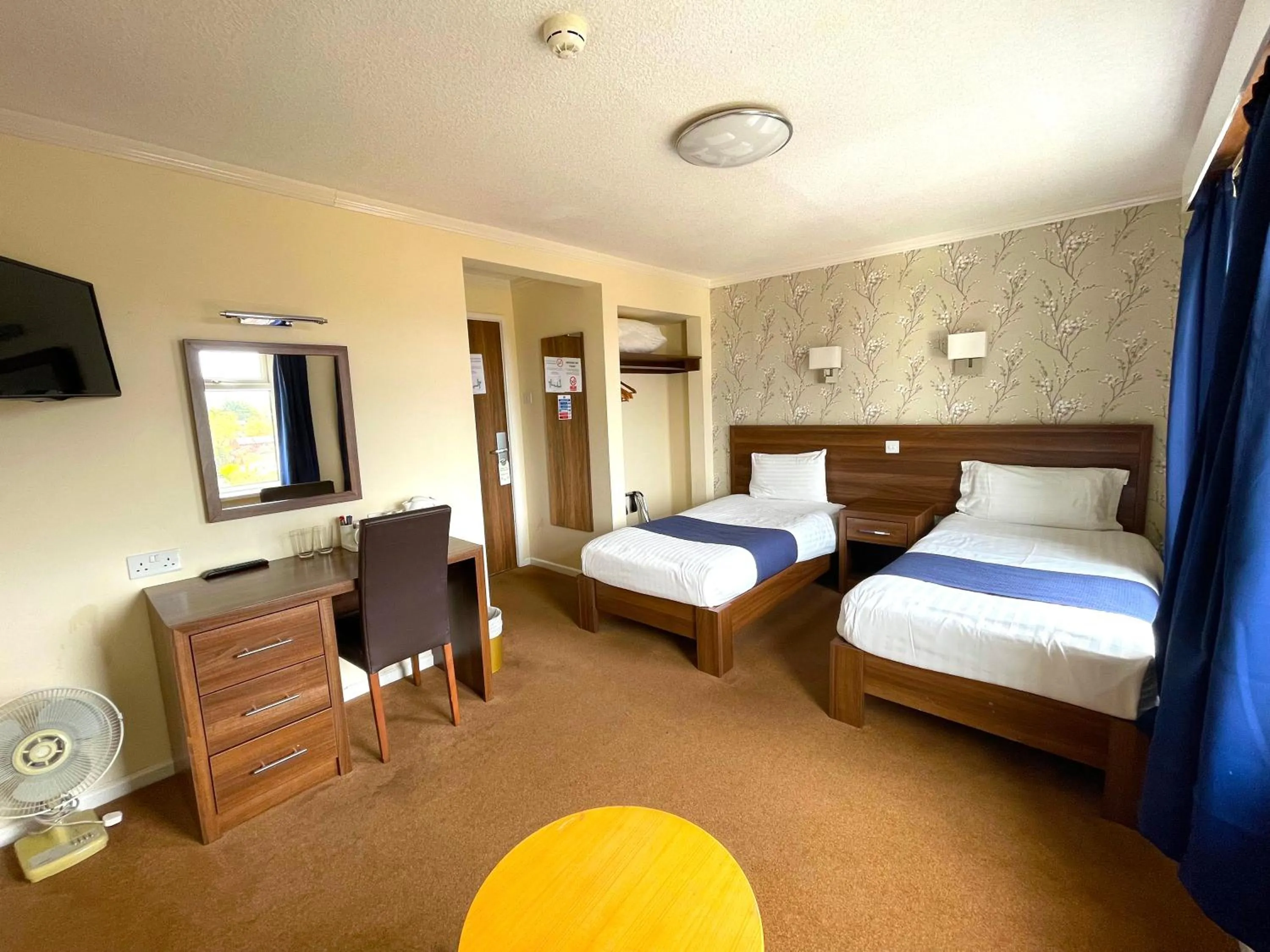 Photo of the whole room, Bed in The Continental Hotel, Derby