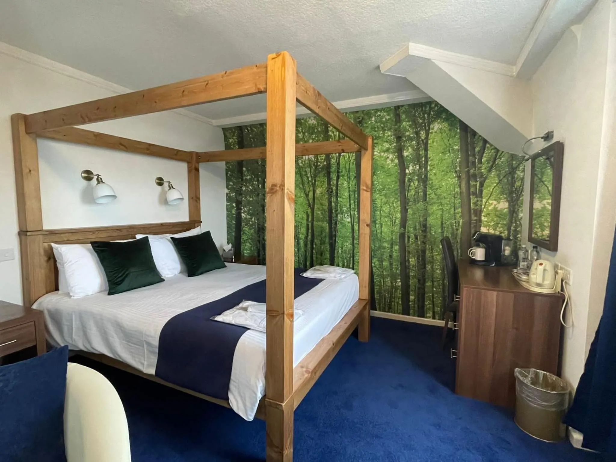 Bedroom, Bed in The Continental Hotel, Derby