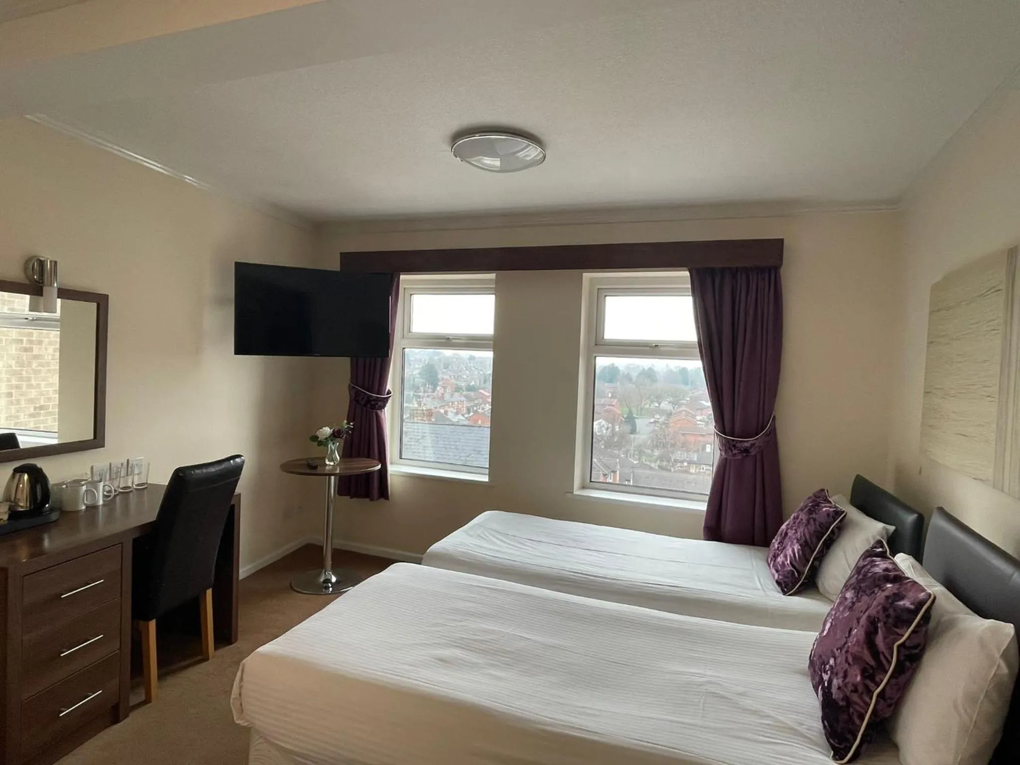 TV and multimedia, Bed in The Continental Hotel, Derby