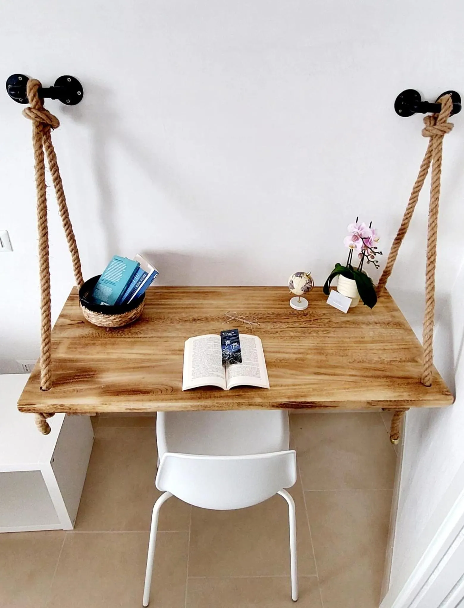 Decorative detail in Mirum Apuliae