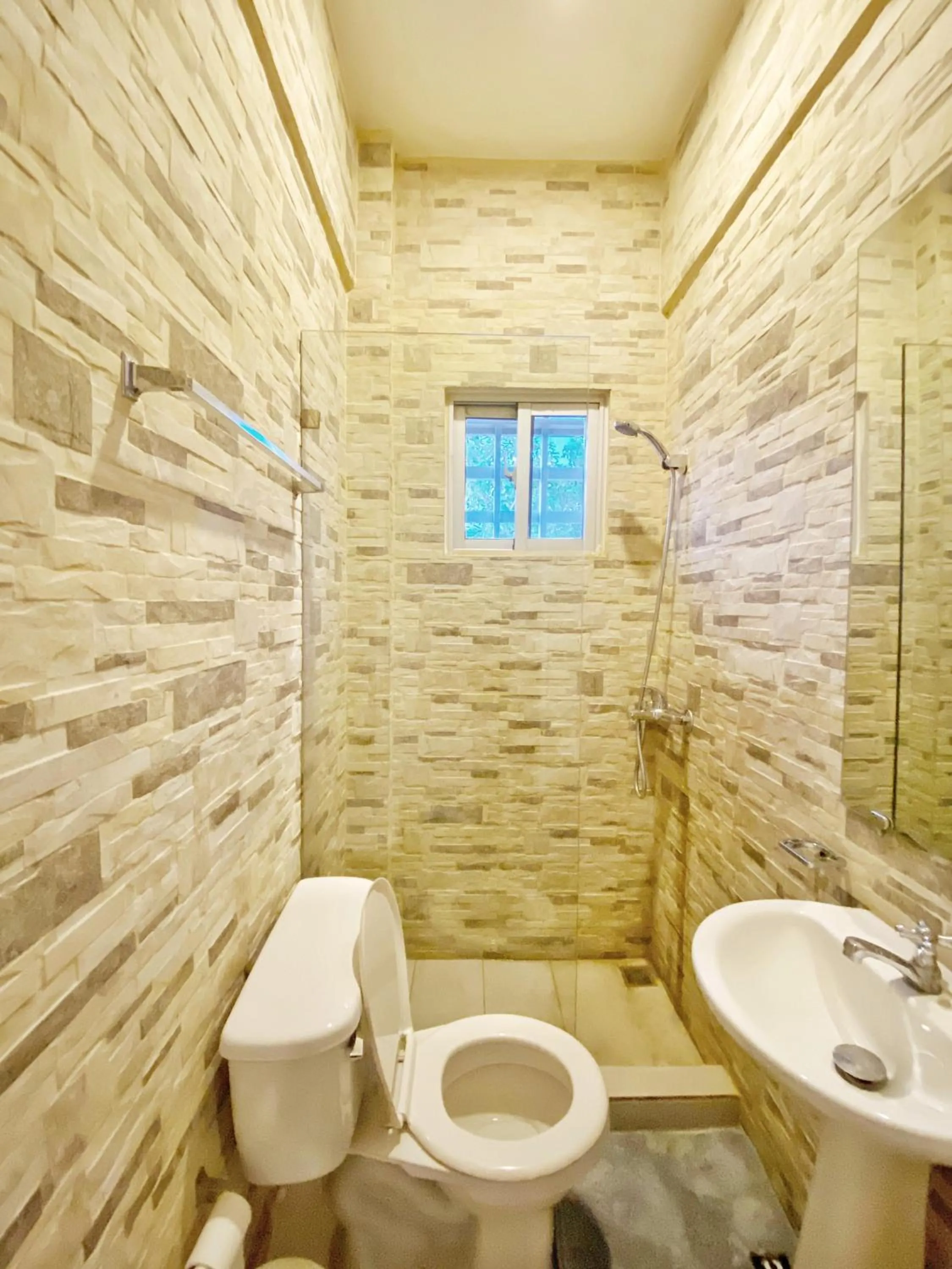 Shower in Green Oasis Hotel