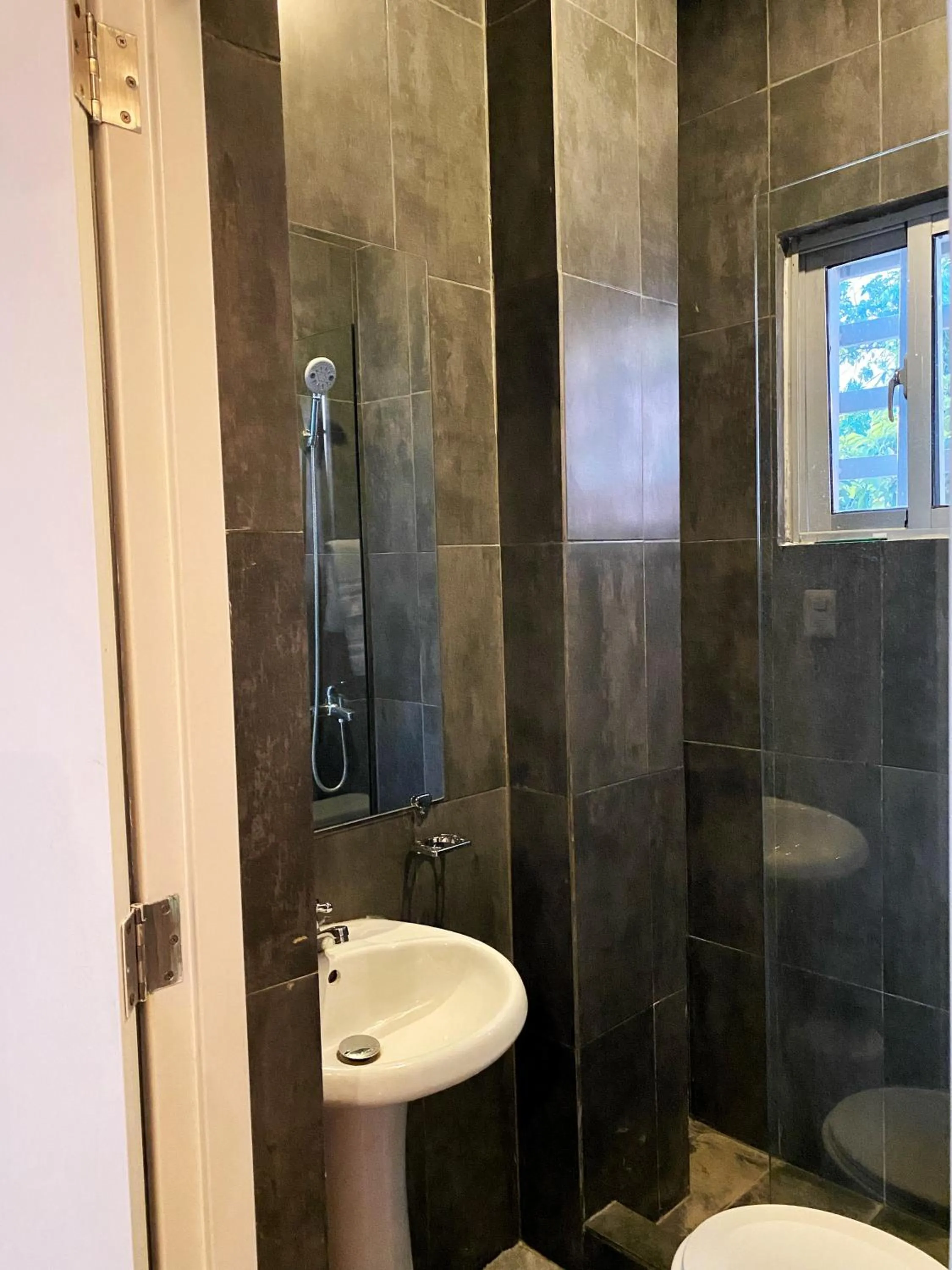 Shower in Green Oasis Hotel