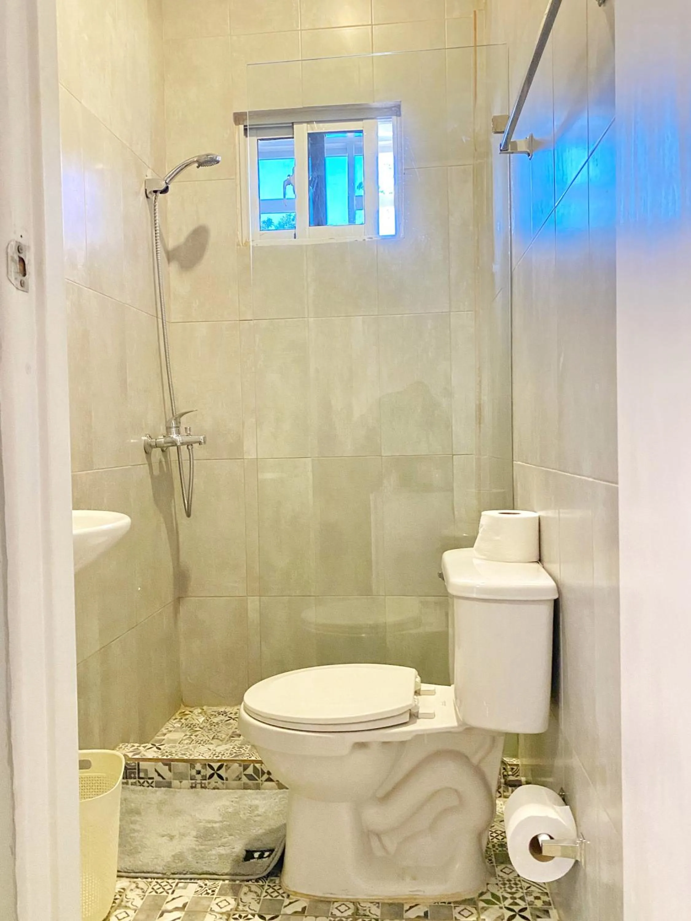 Shower in Green Oasis Hotel