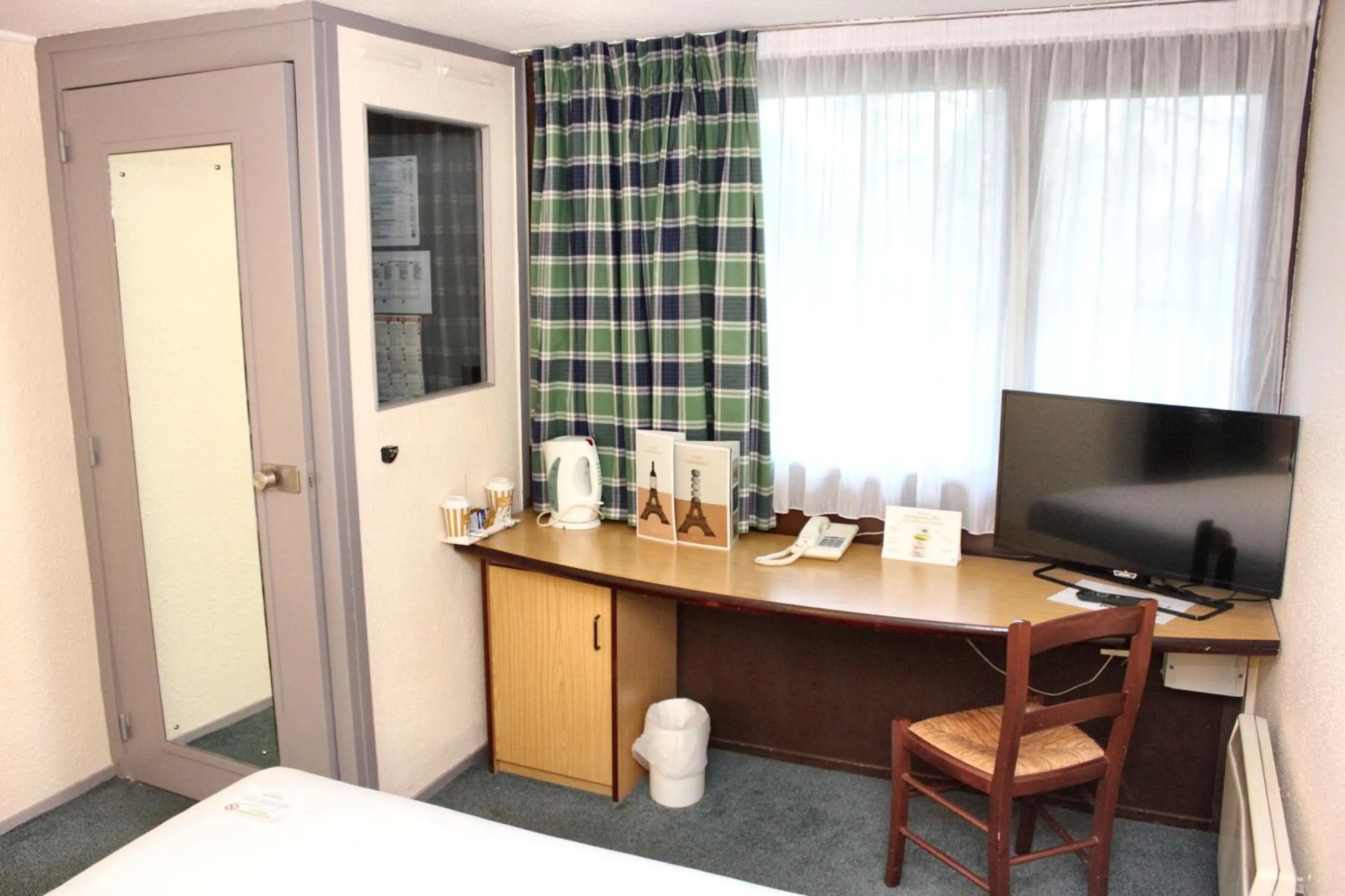 TV and multimedia, Bed in Campanile Hotel Doncaster