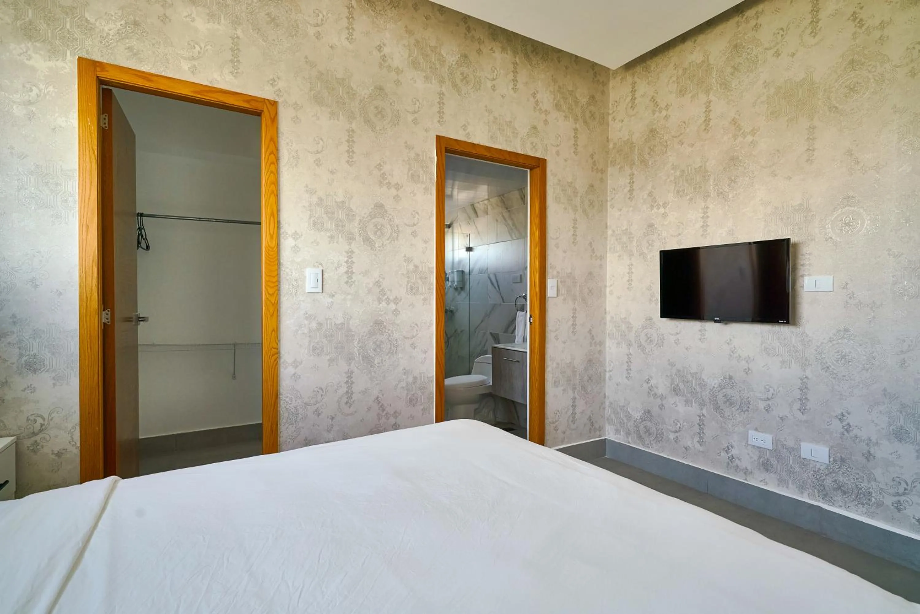 TV and multimedia, Bed in Central Suites Tower