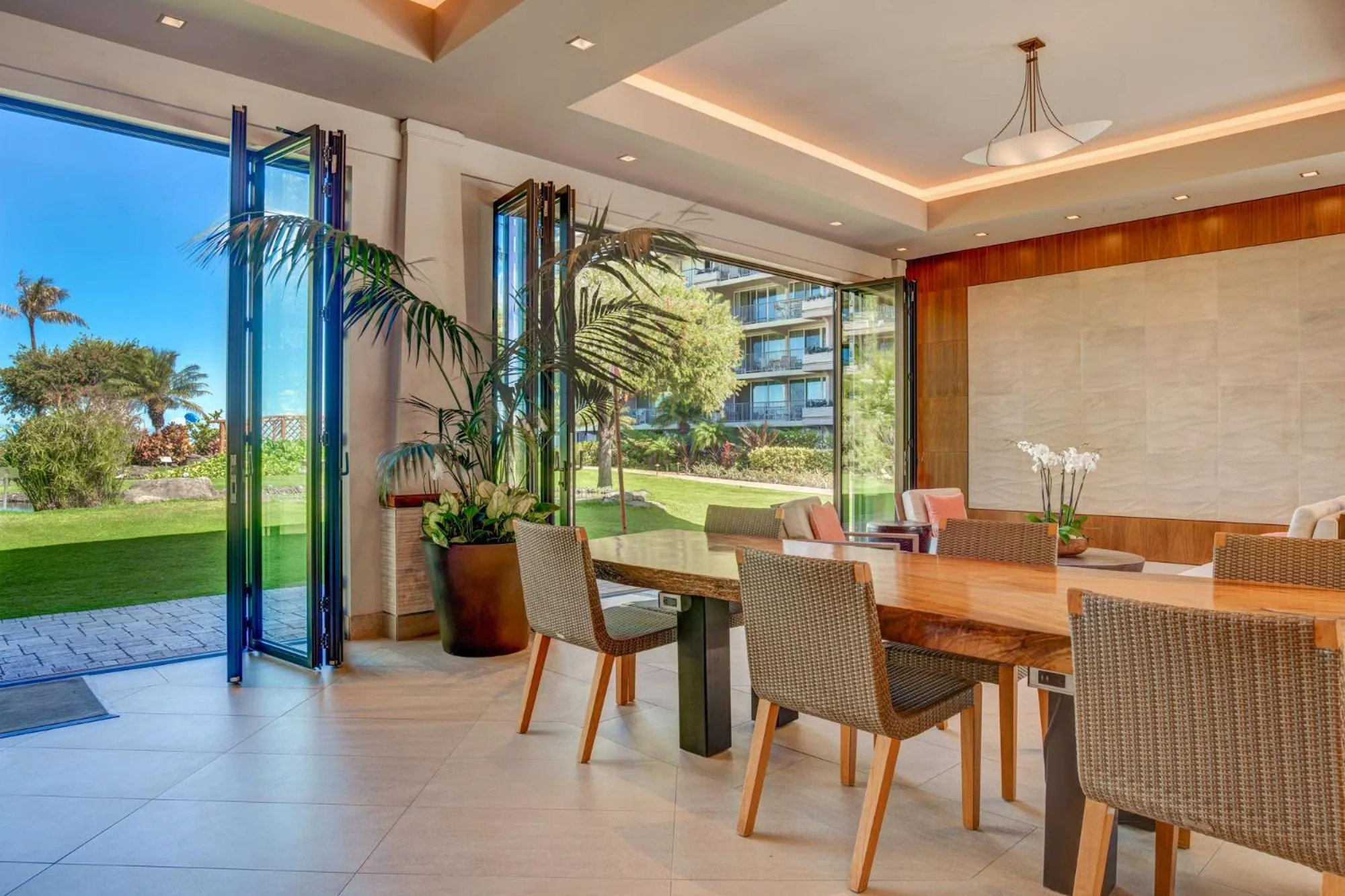 Lobby or reception in The Whaler Resort