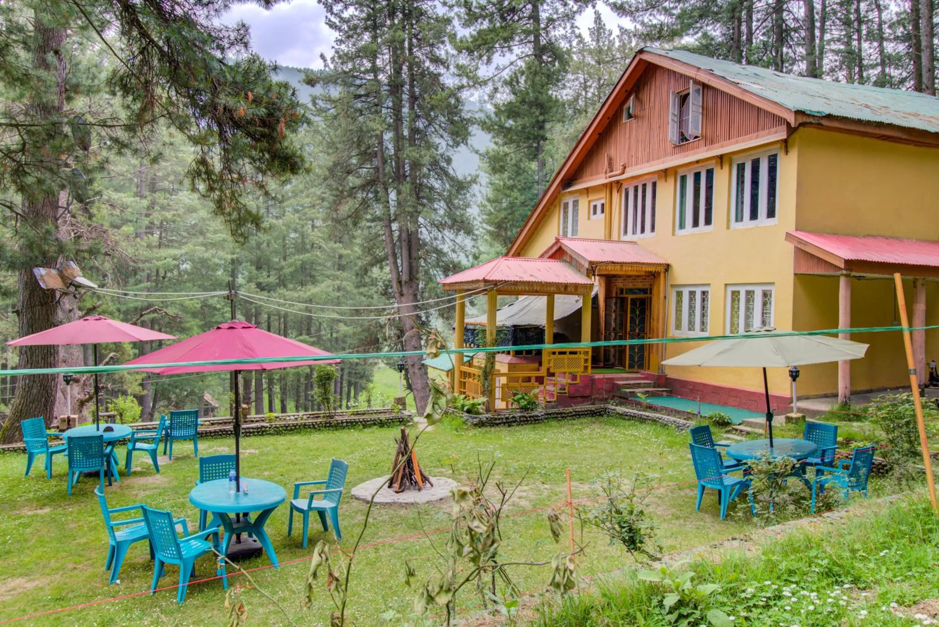 Property building in Hotel Little Silver
