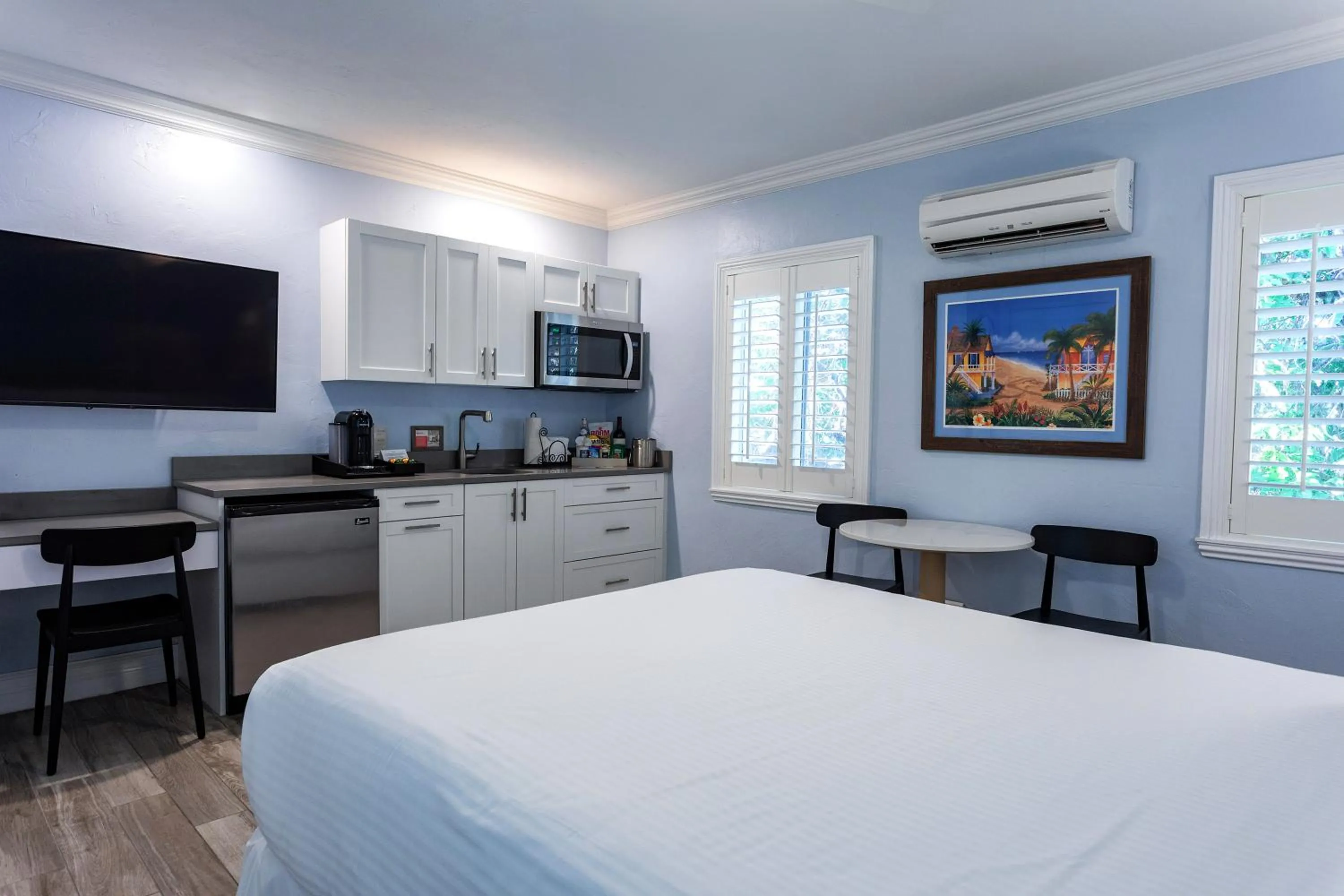 Kitchen or kitchenette, Bed in Crane's Beach House Boutique Hotel & Luxury Villas
