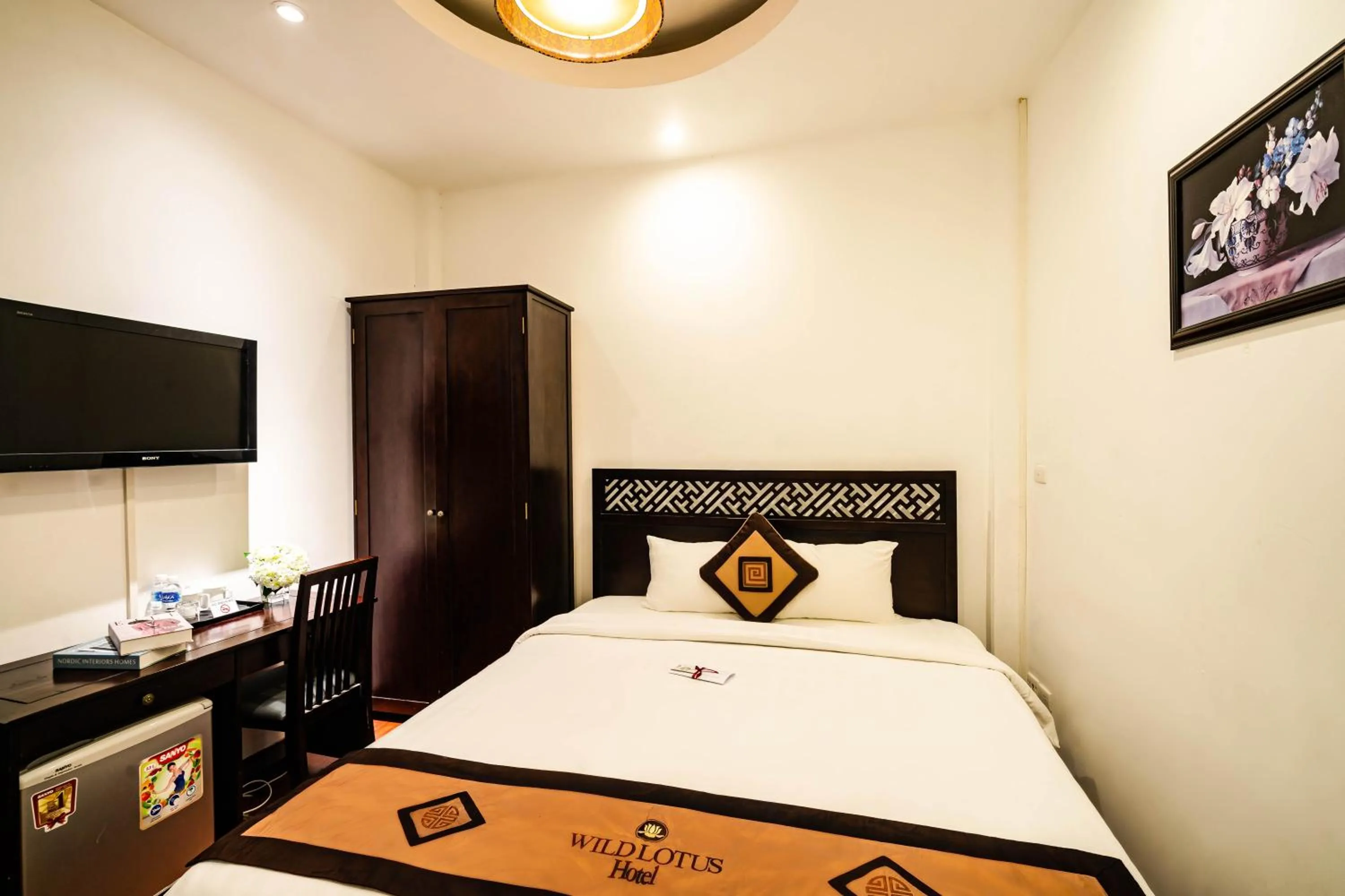 Bed in Wild Lotus Hotel & Travel 2