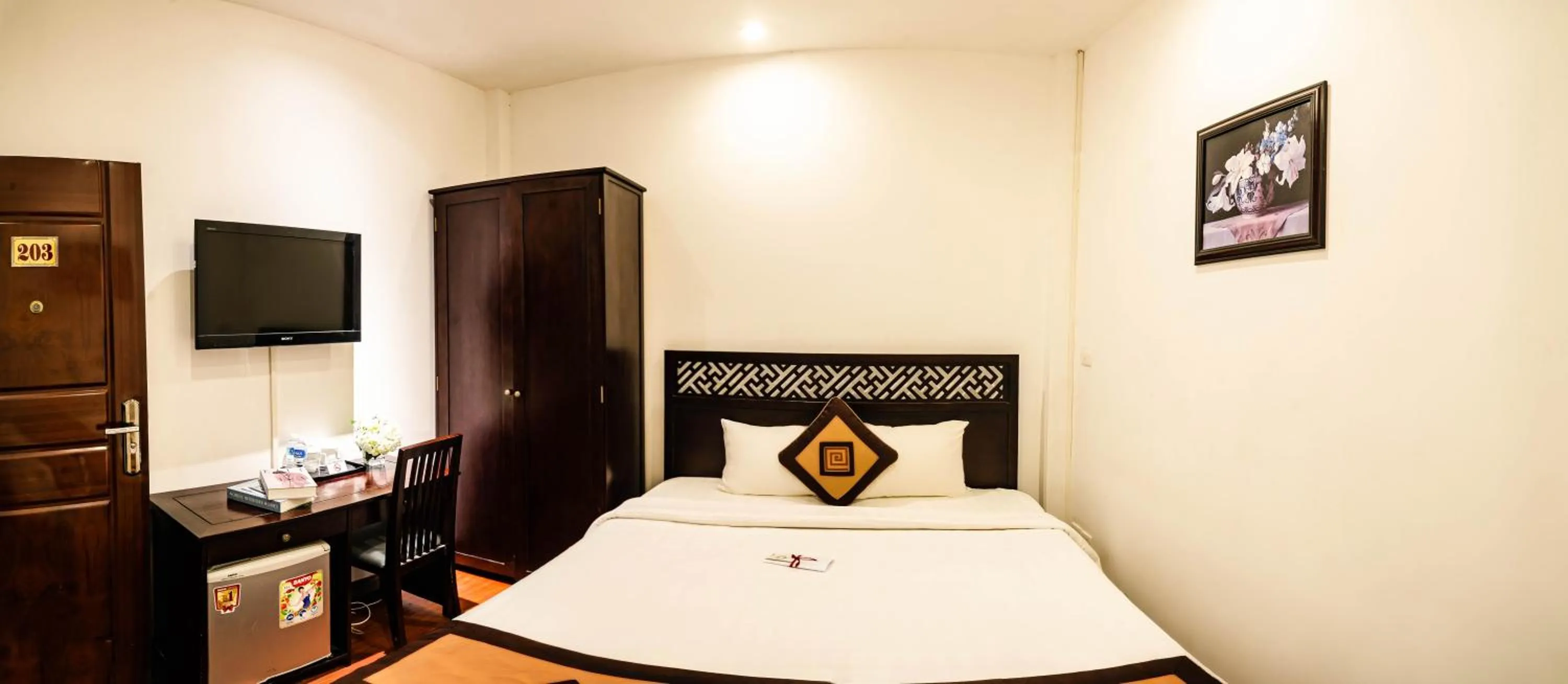 Bed in Wild Lotus Hotel & Travel 2