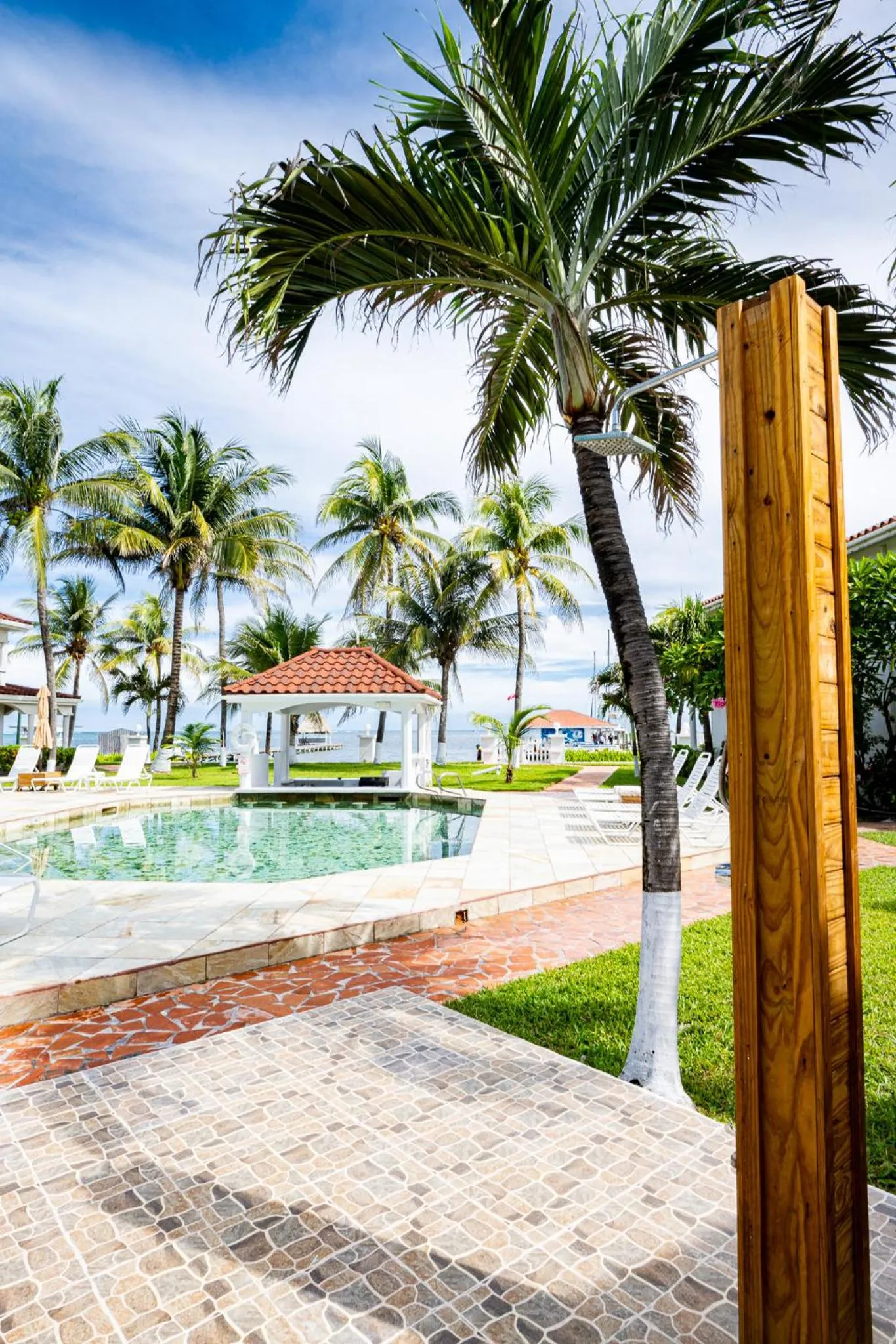 Swimming pool in Isla Bonita Yacht Club
