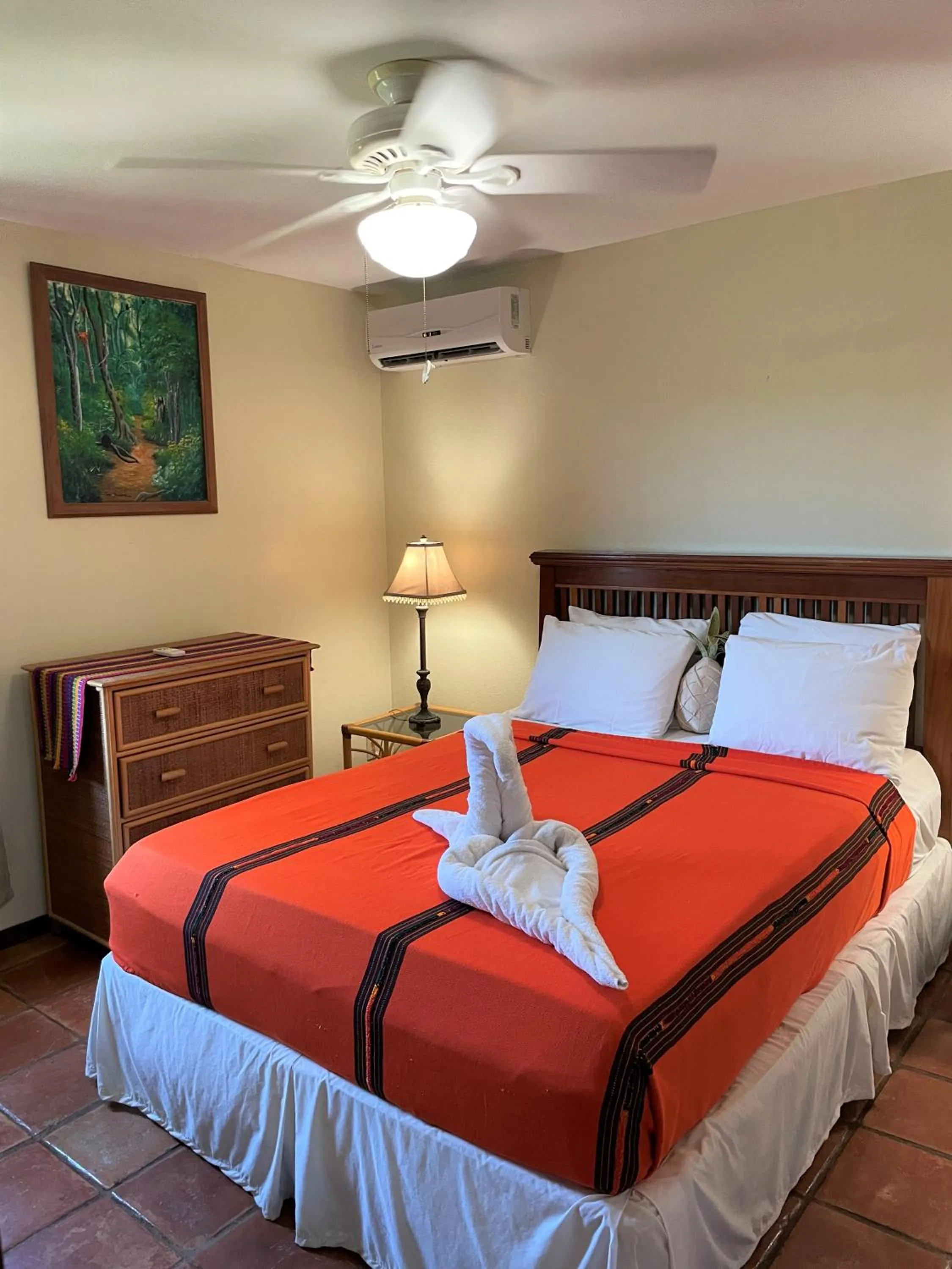 Photo of the whole room, Bed in Isla Bonita Yacht Club