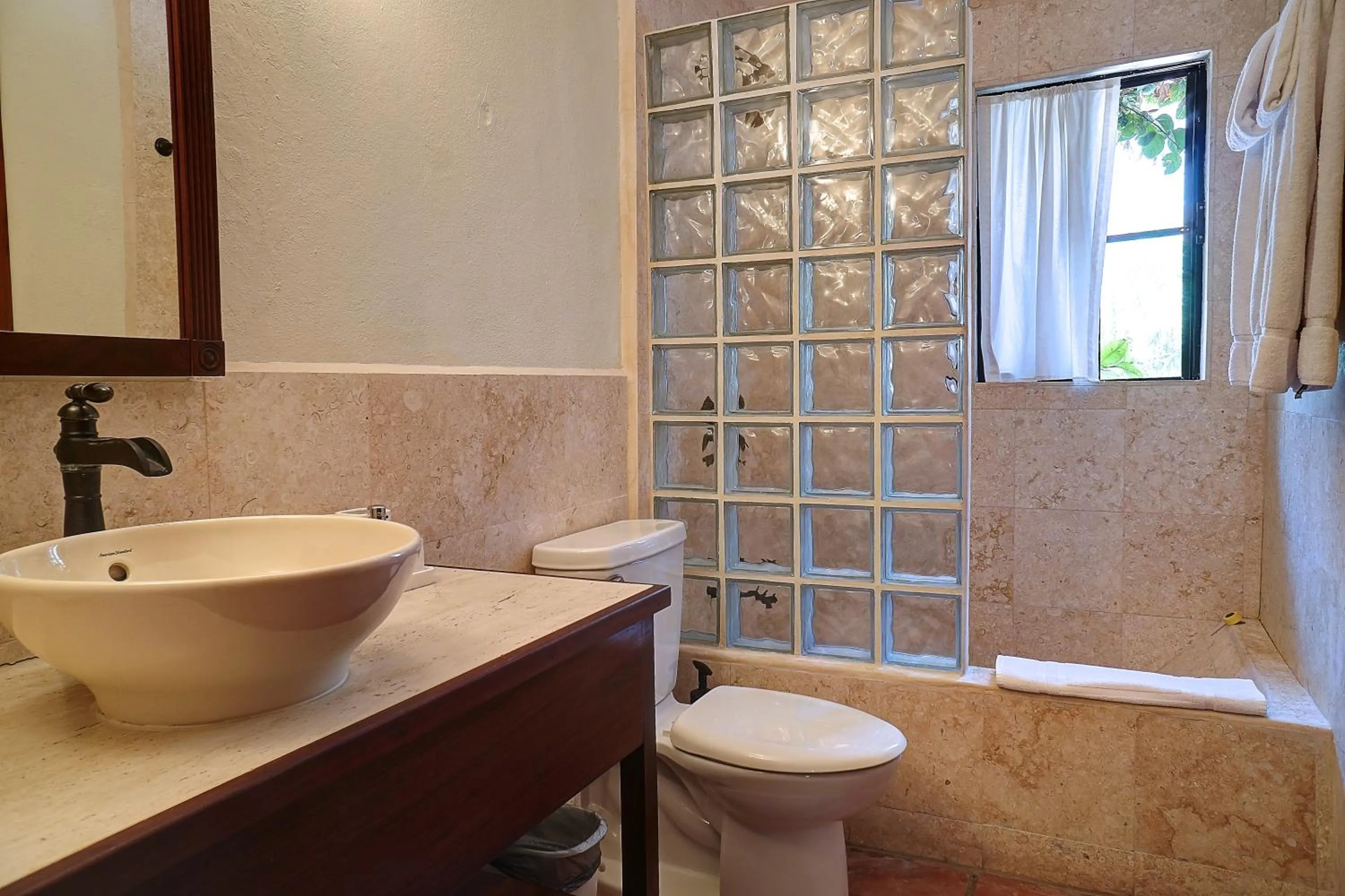 Shower in Isla Bonita Yacht Club