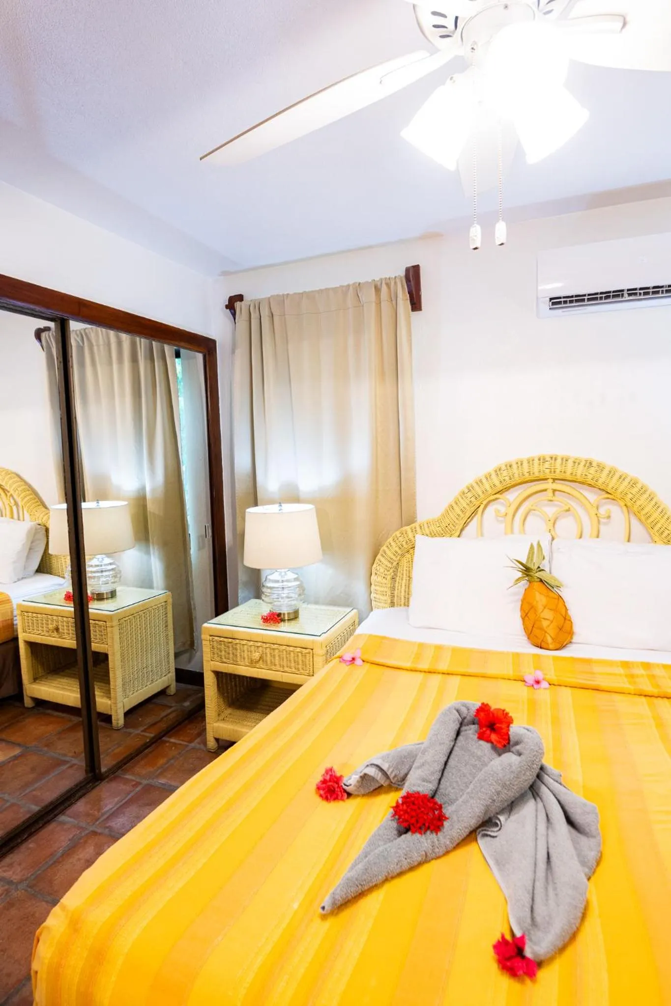 Bed in Isla Bonita Yacht Club