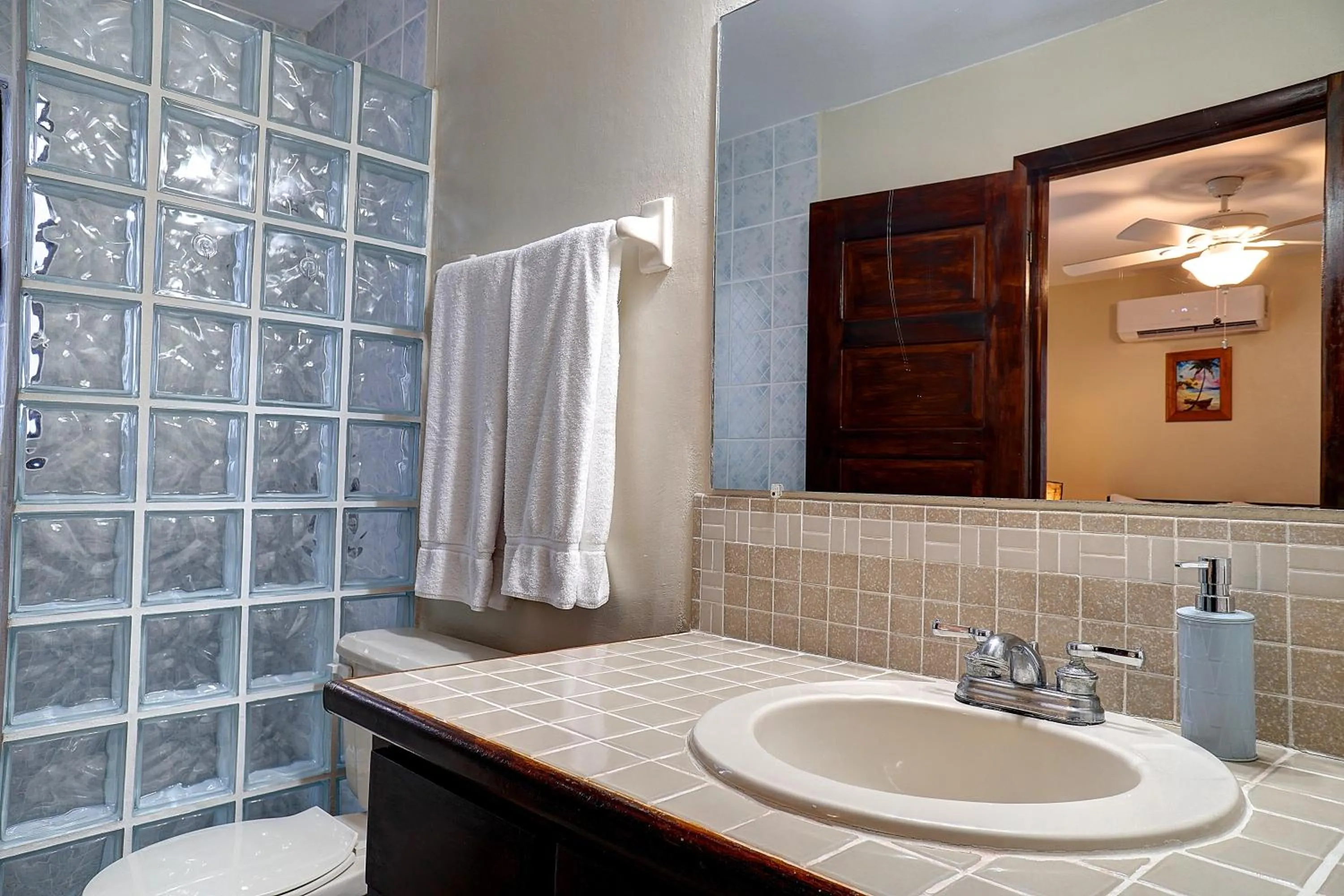 Bathroom in Isla Bonita Yacht Club