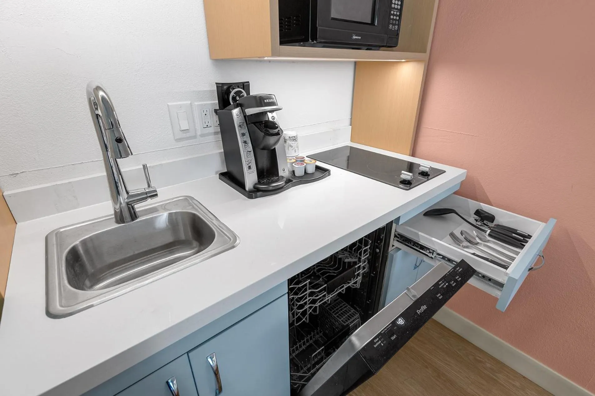 Coffee/tea facilities in Golden Sands Carolina Beach Oceanfront, Tapestry by Hilton