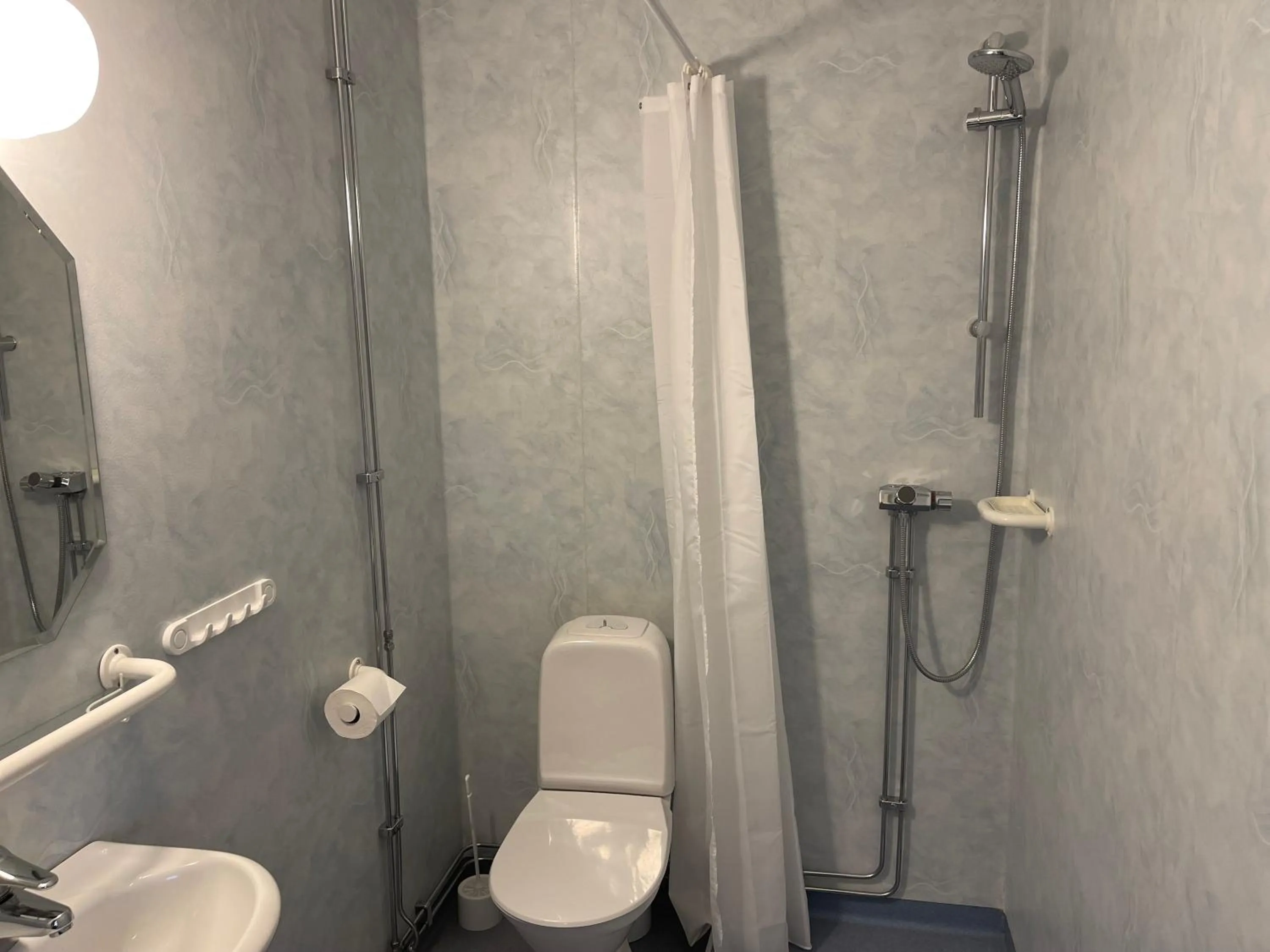 Shower in Hotell Luspen