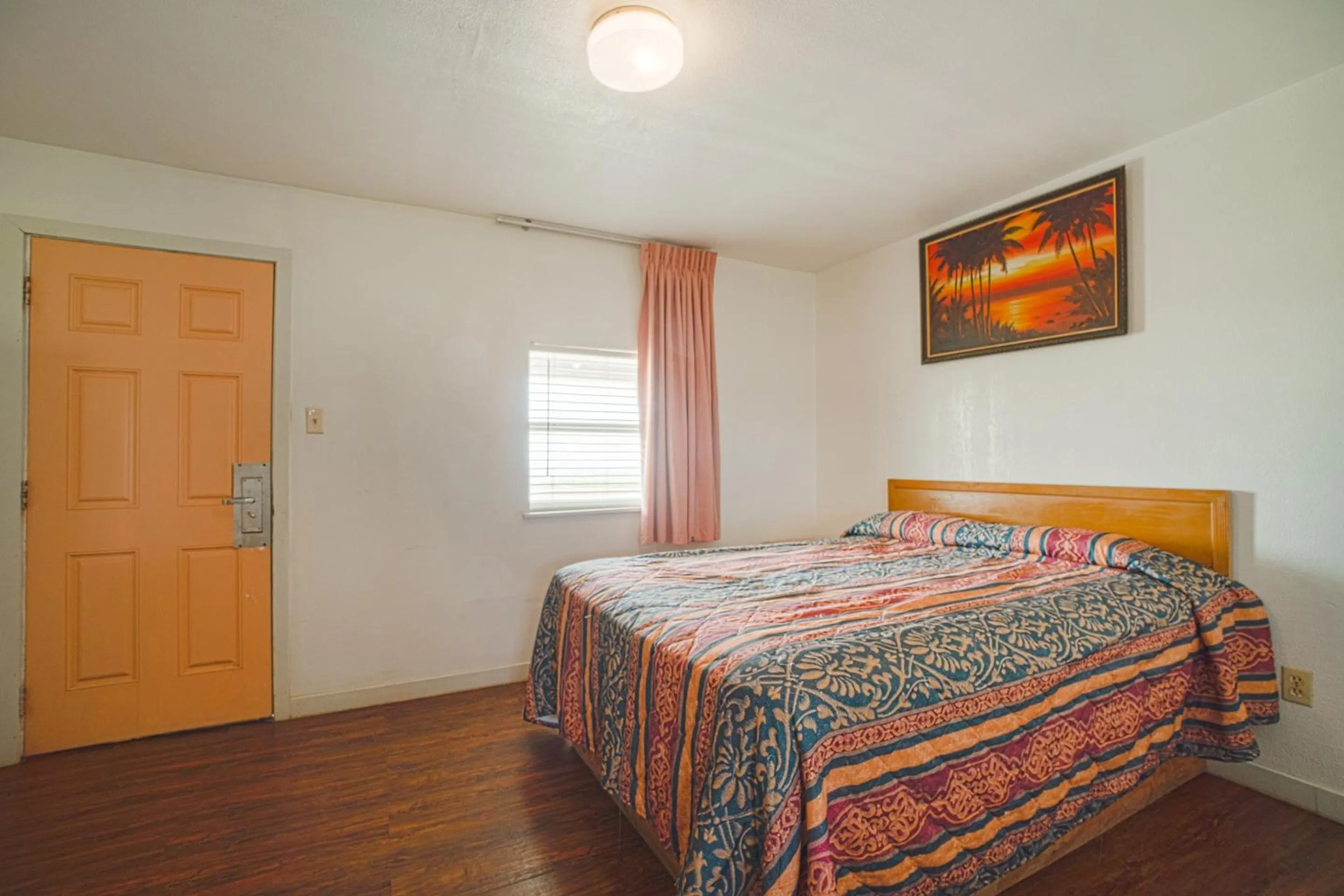 Bathroom, Bed in Budget Inn By OYO Corpus Christi Beach