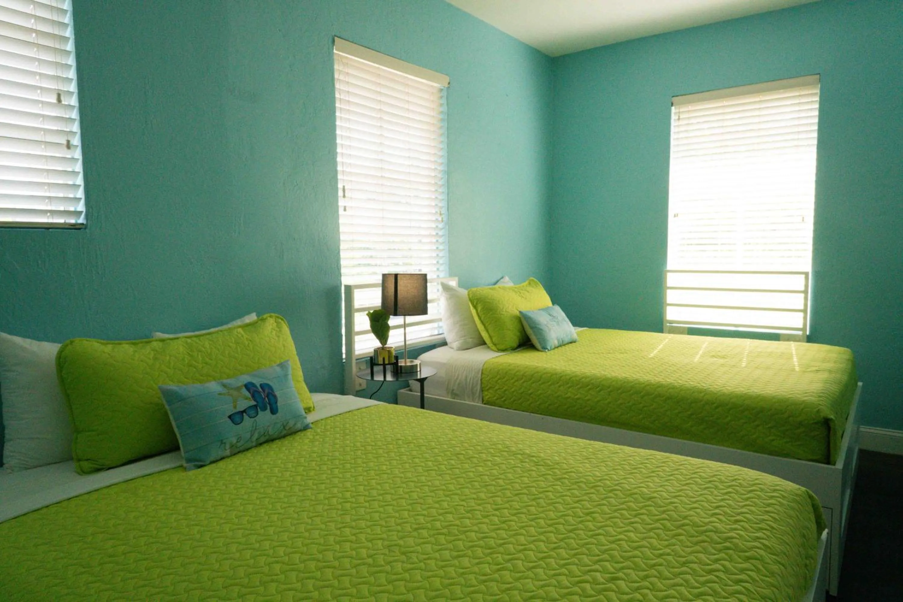 Bed in Beds n' Drinks