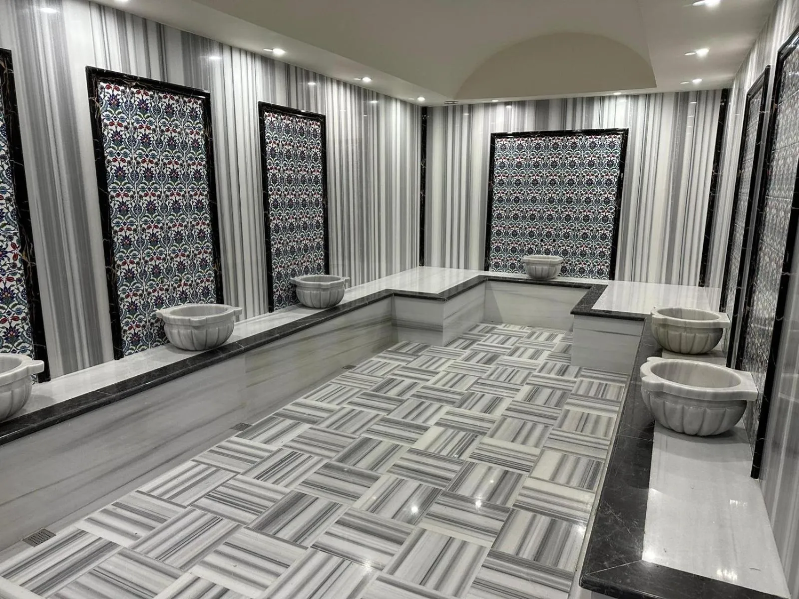 Public Bath in Blue Vista Houses & Spa