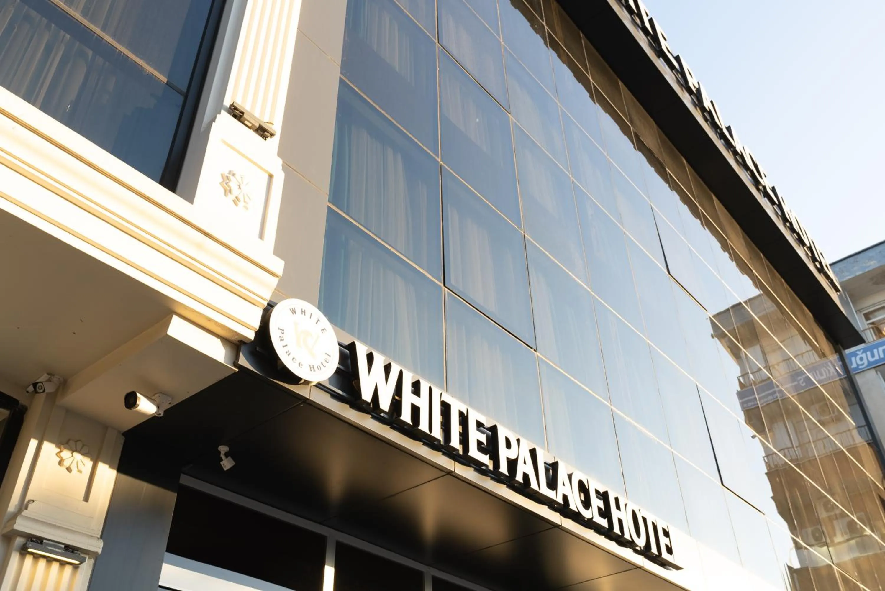 Property logo or sign in WP White Palace Hotel