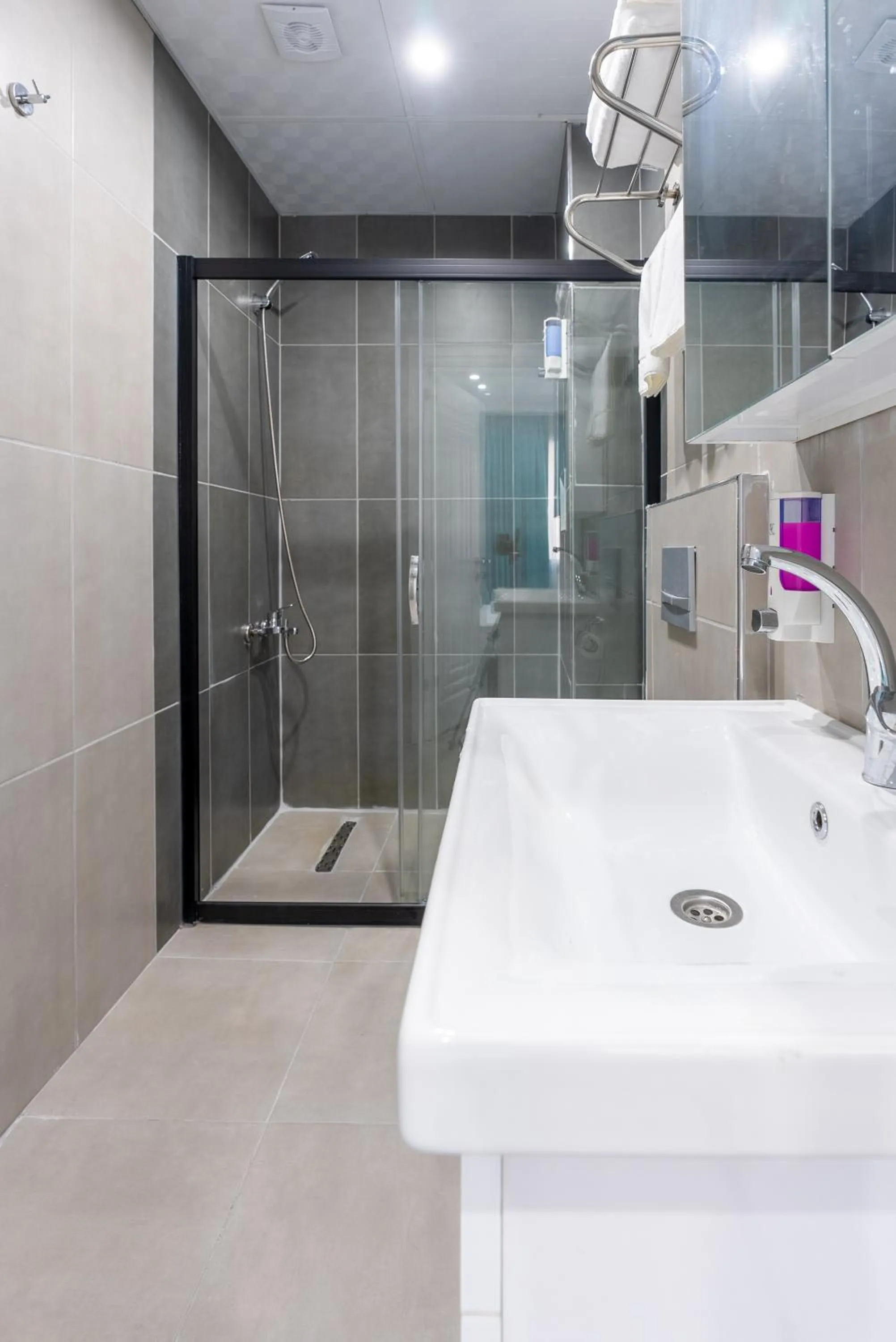 Shower in WP White Palace Hotel