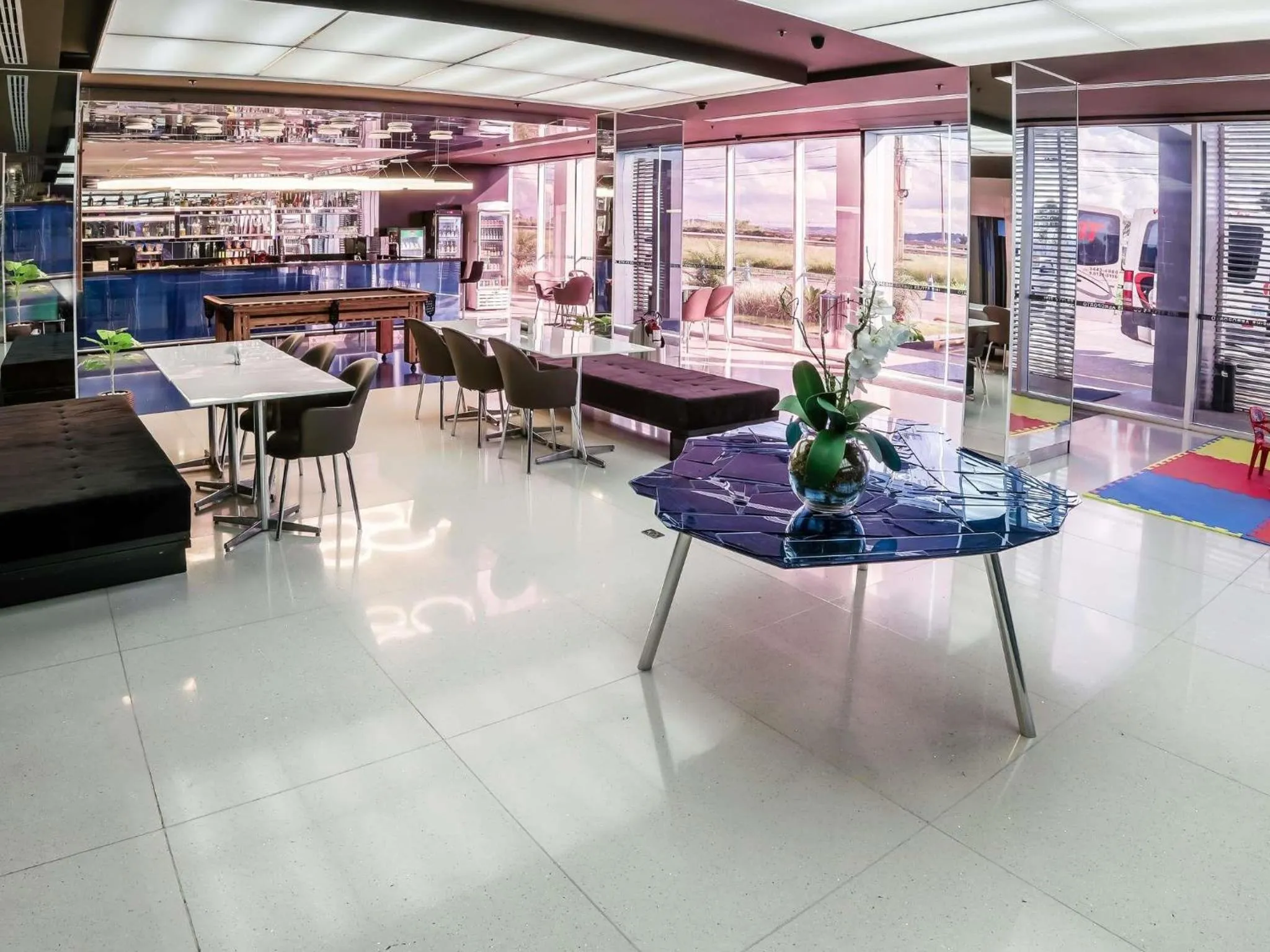 Lounge or bar in ibis Styles Confins Aeroporto