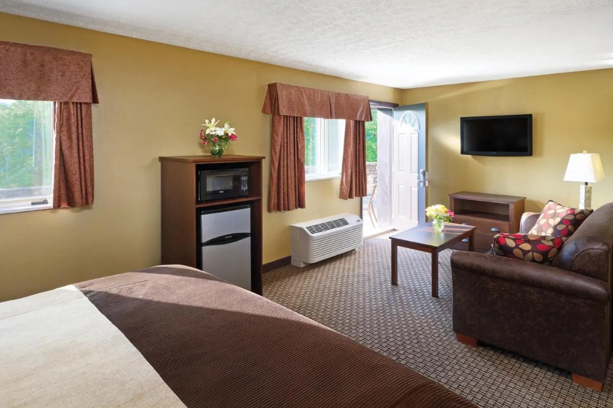 TV and multimedia, TV/Entertainment Center in Burr Oak Lodge and Conference Center