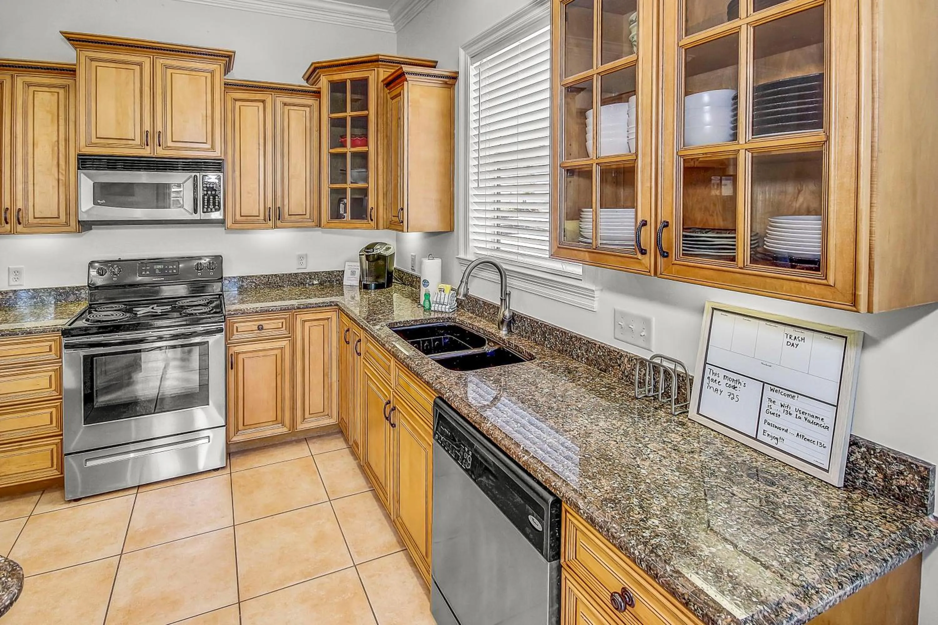 Kitchen or kitchenette in 136 La Valencia Cir - At Peace