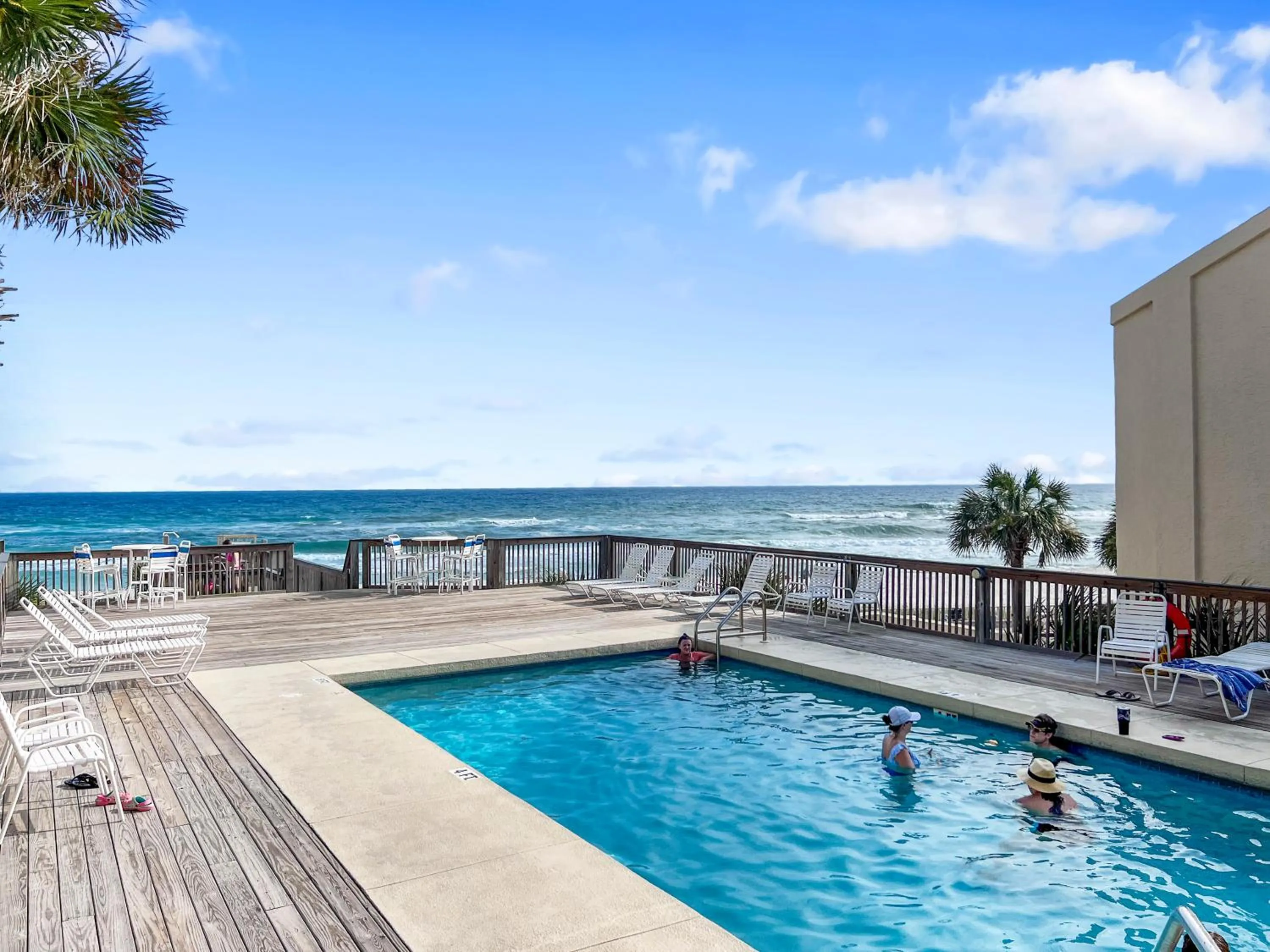 Nearby landmark in 136 La Valencia Cir - At Peace