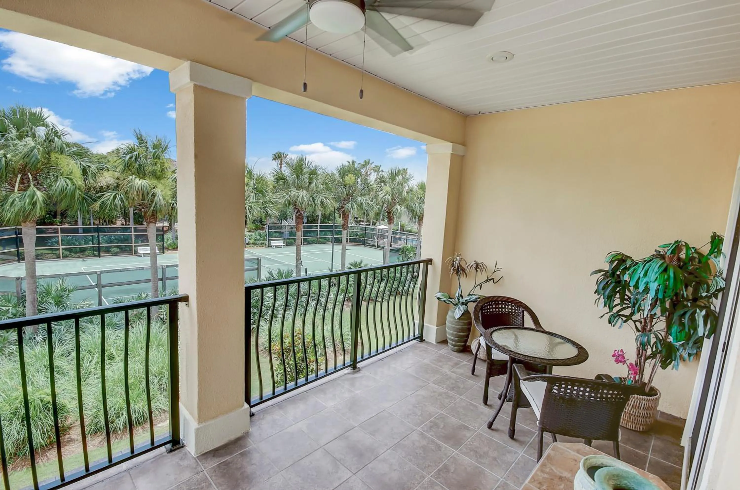Balcony/Terrace in 136 La Valencia Cir - At Peace