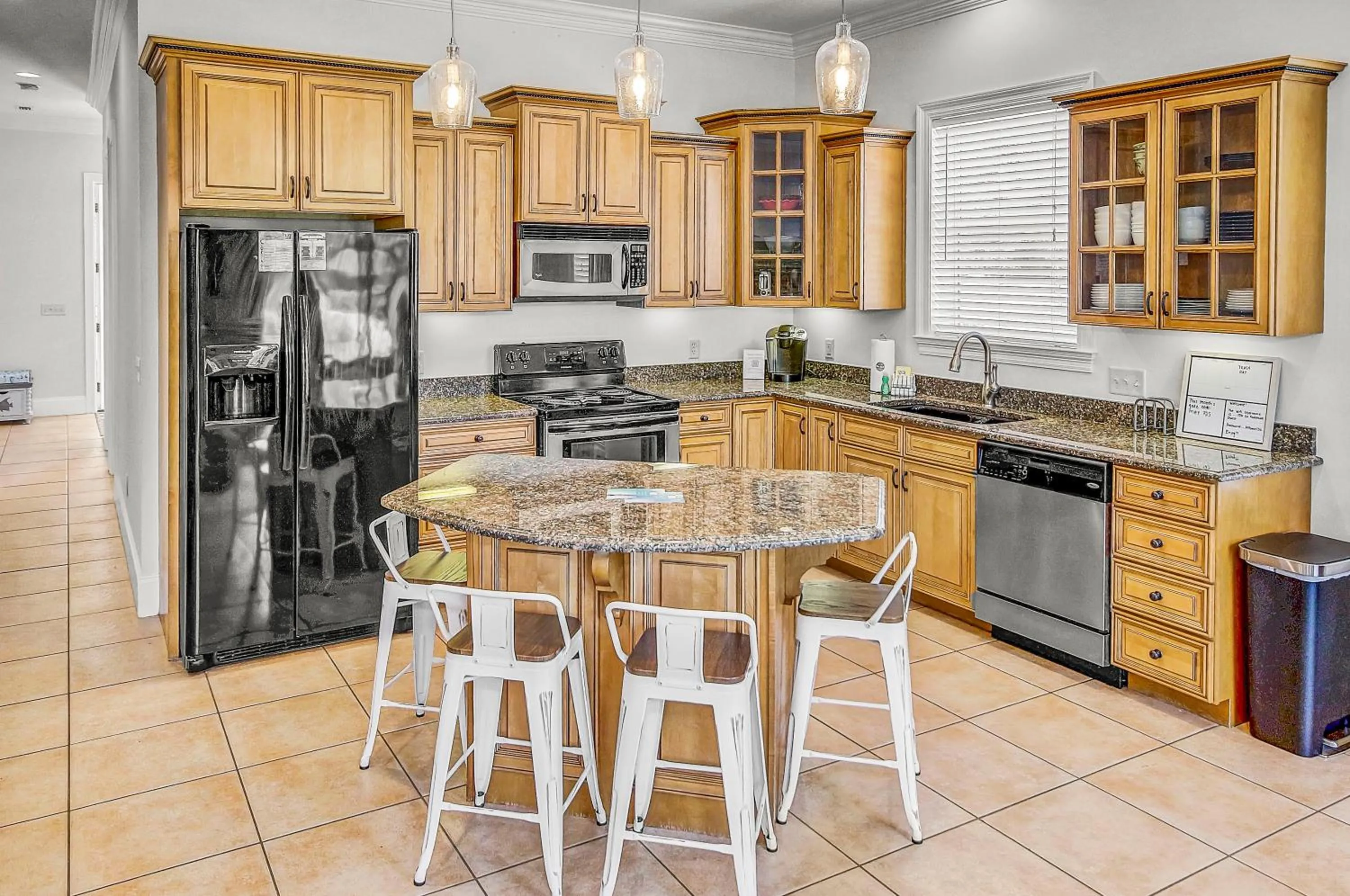Kitchen or kitchenette in 136 La Valencia Cir - At Peace