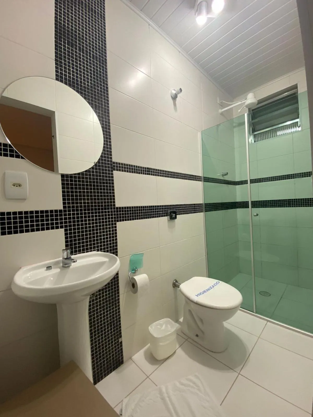 Shower in Namorata Expo Inn