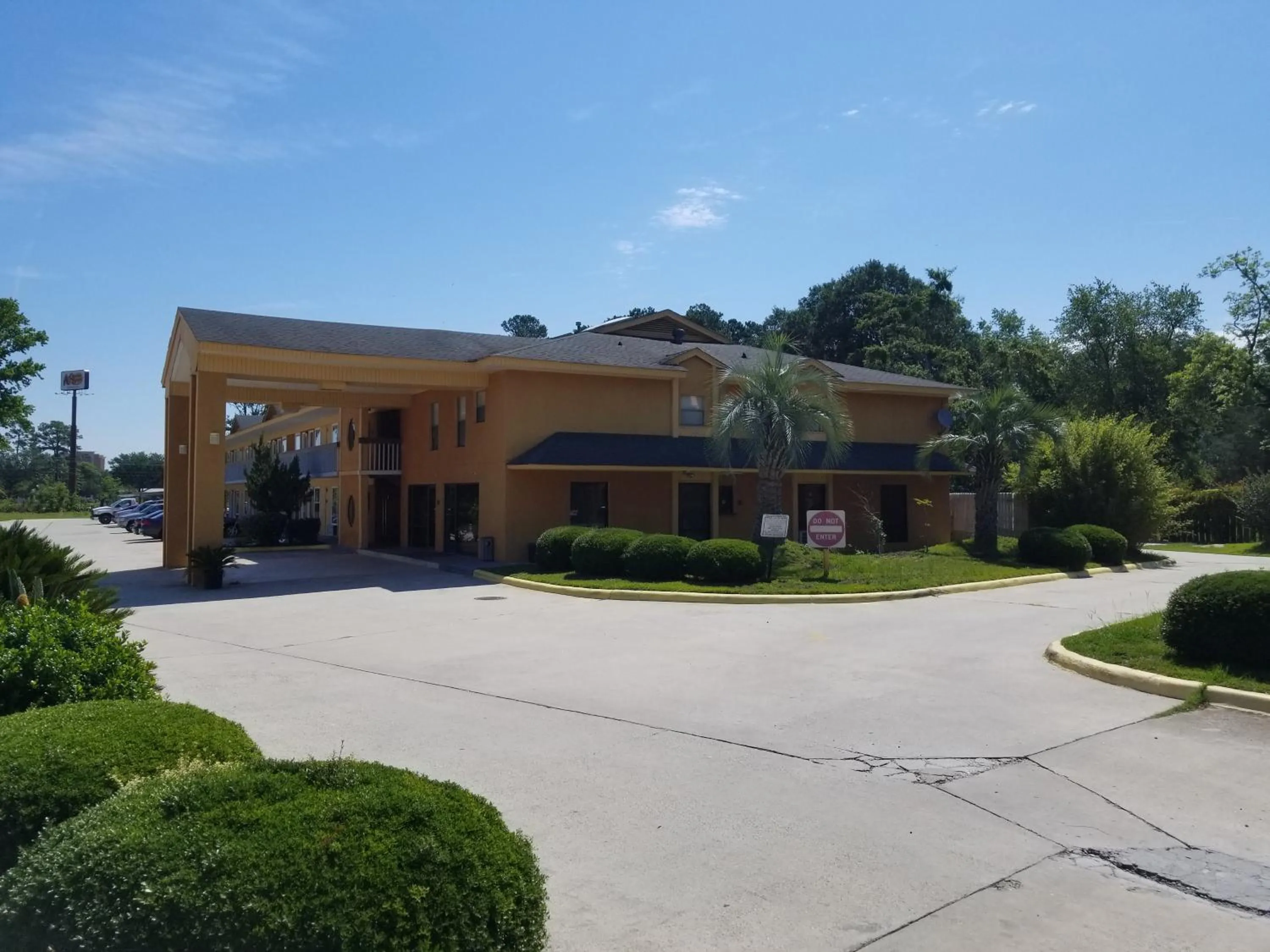 Property building in Americas Best Inn - Savannah I-95