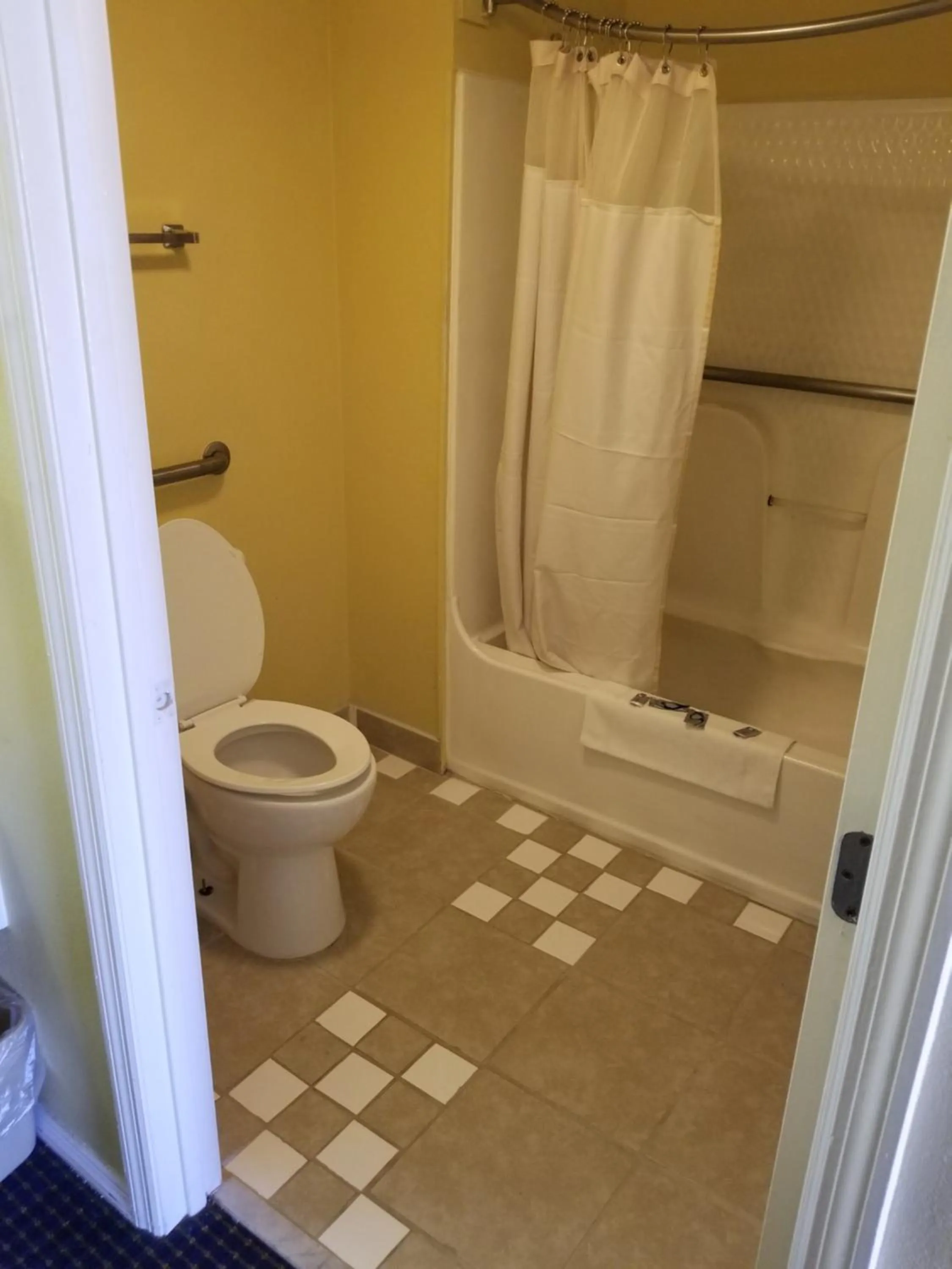 Bathroom in Americas Best Inn - Savannah I-95