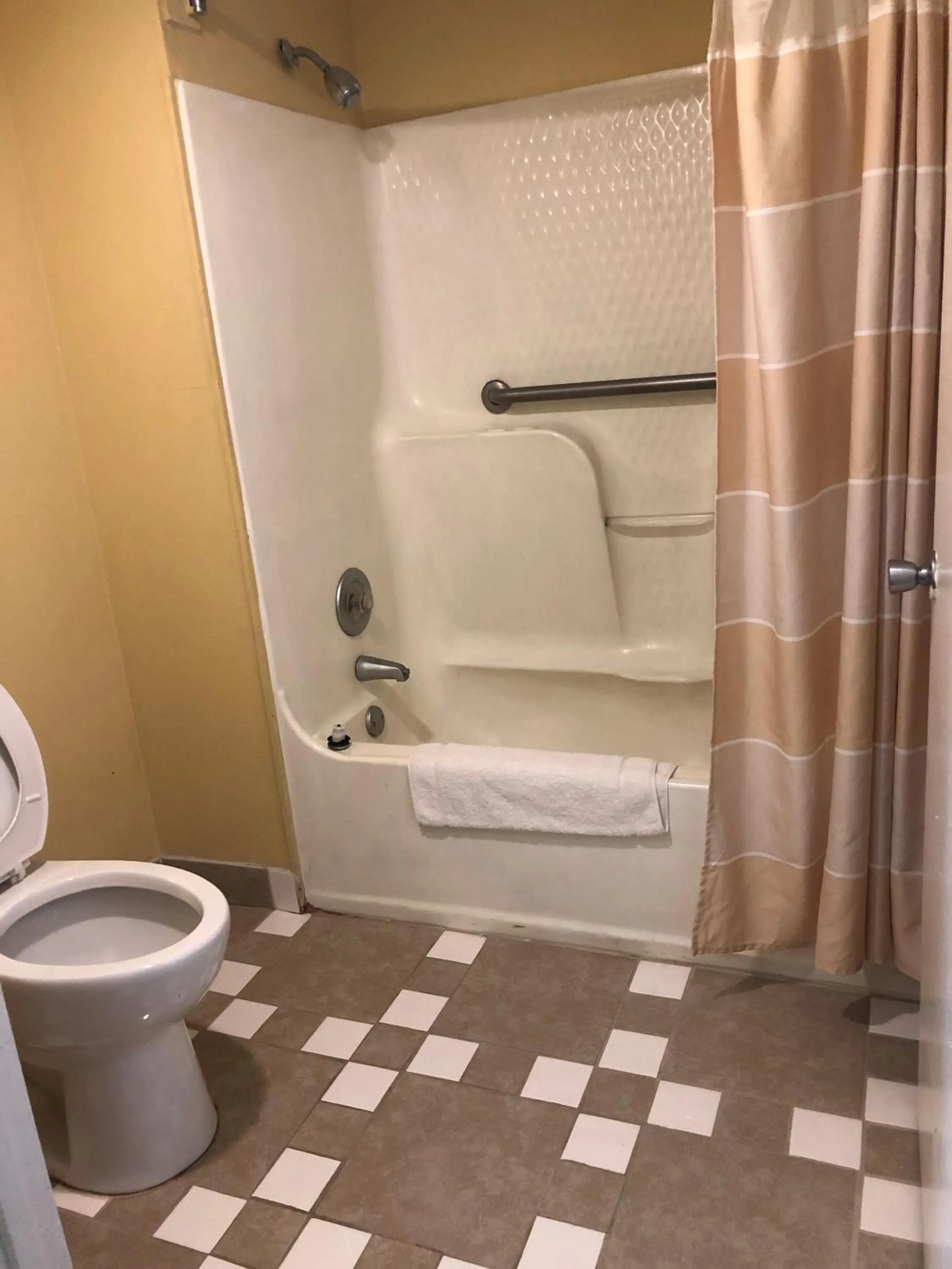 Bathroom in Americas Best Inn - Savannah I-95