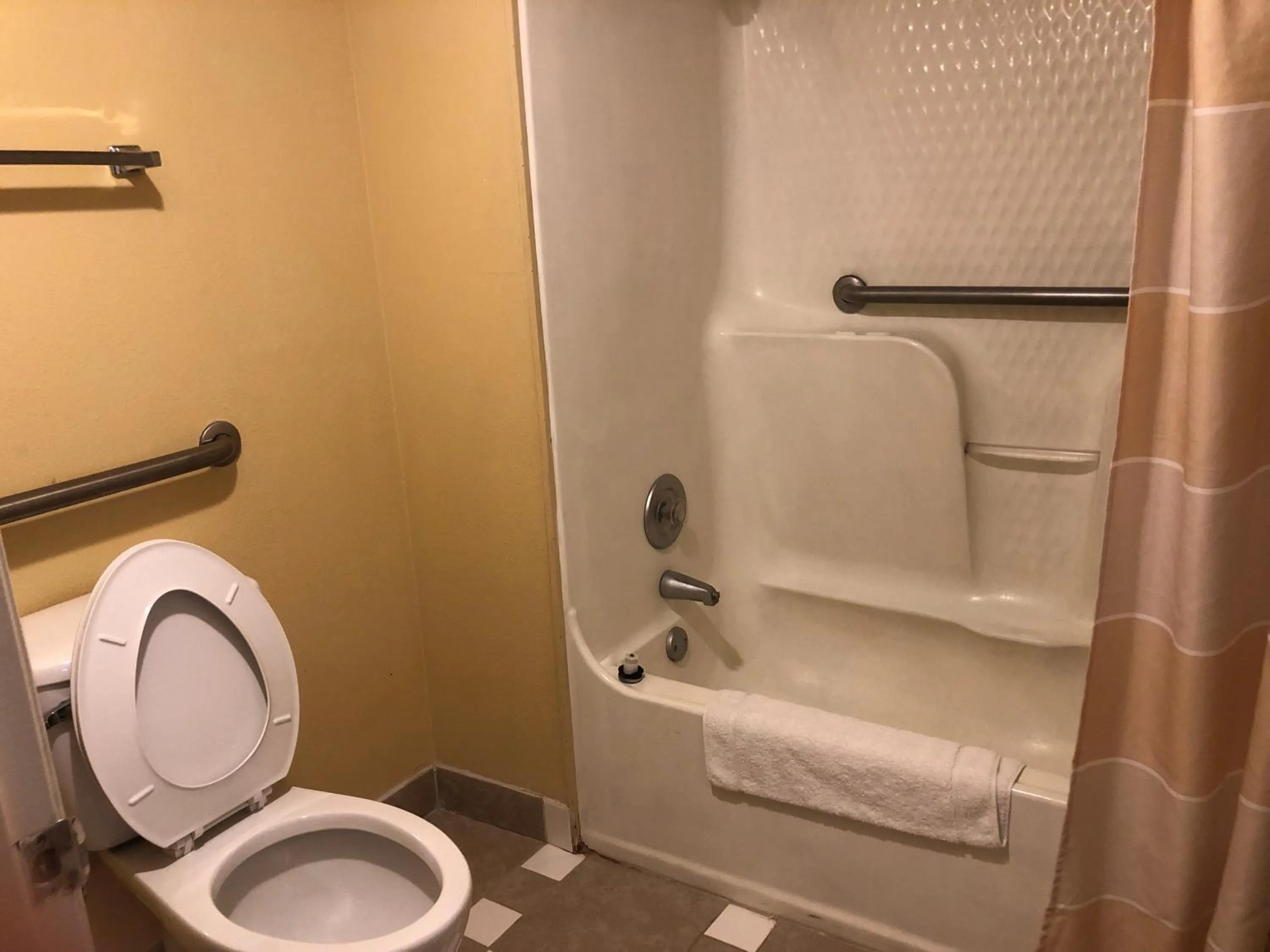 Bathroom in Americas Best Inn - Savannah I-95