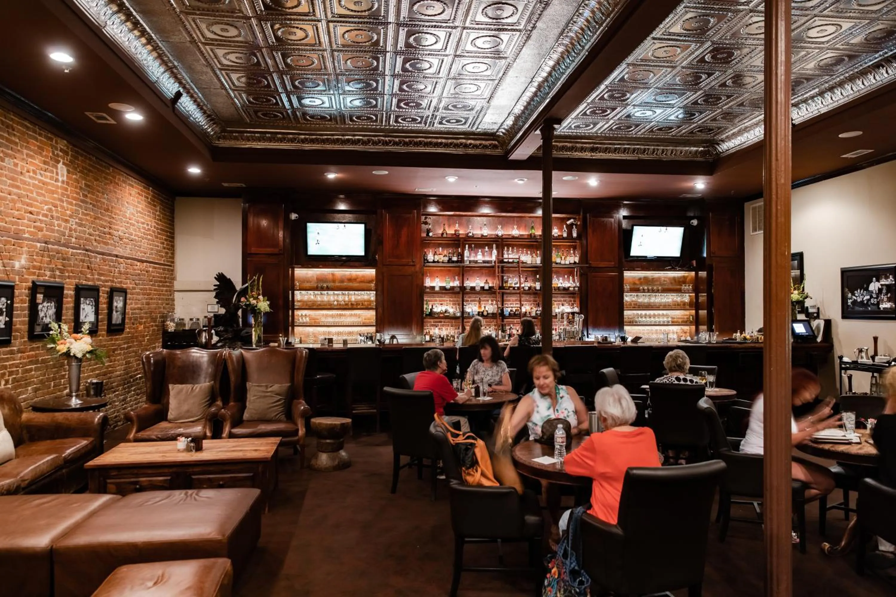 Restaurant/places to eat in Grand Hotel