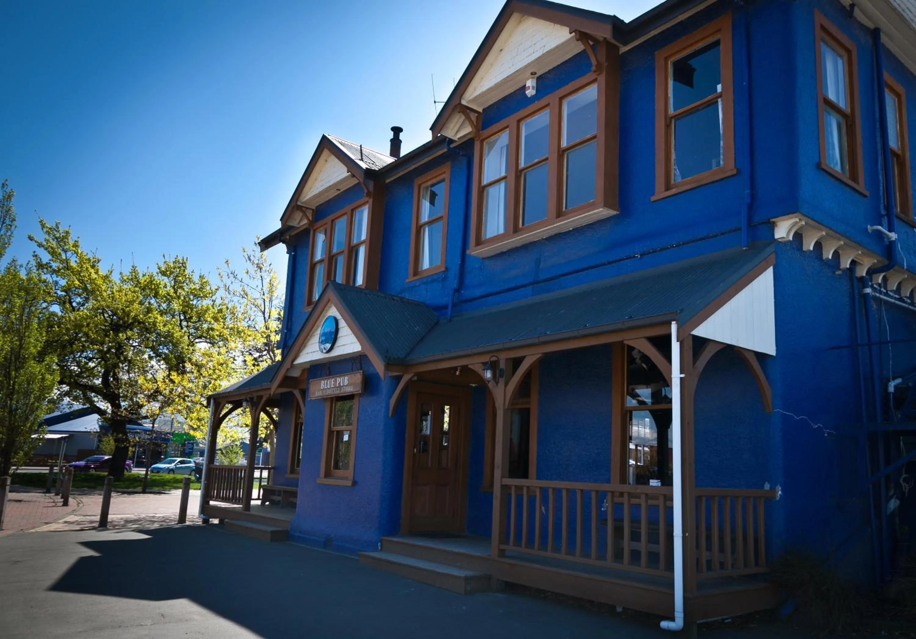 Facade/entrance in The Blue Pub