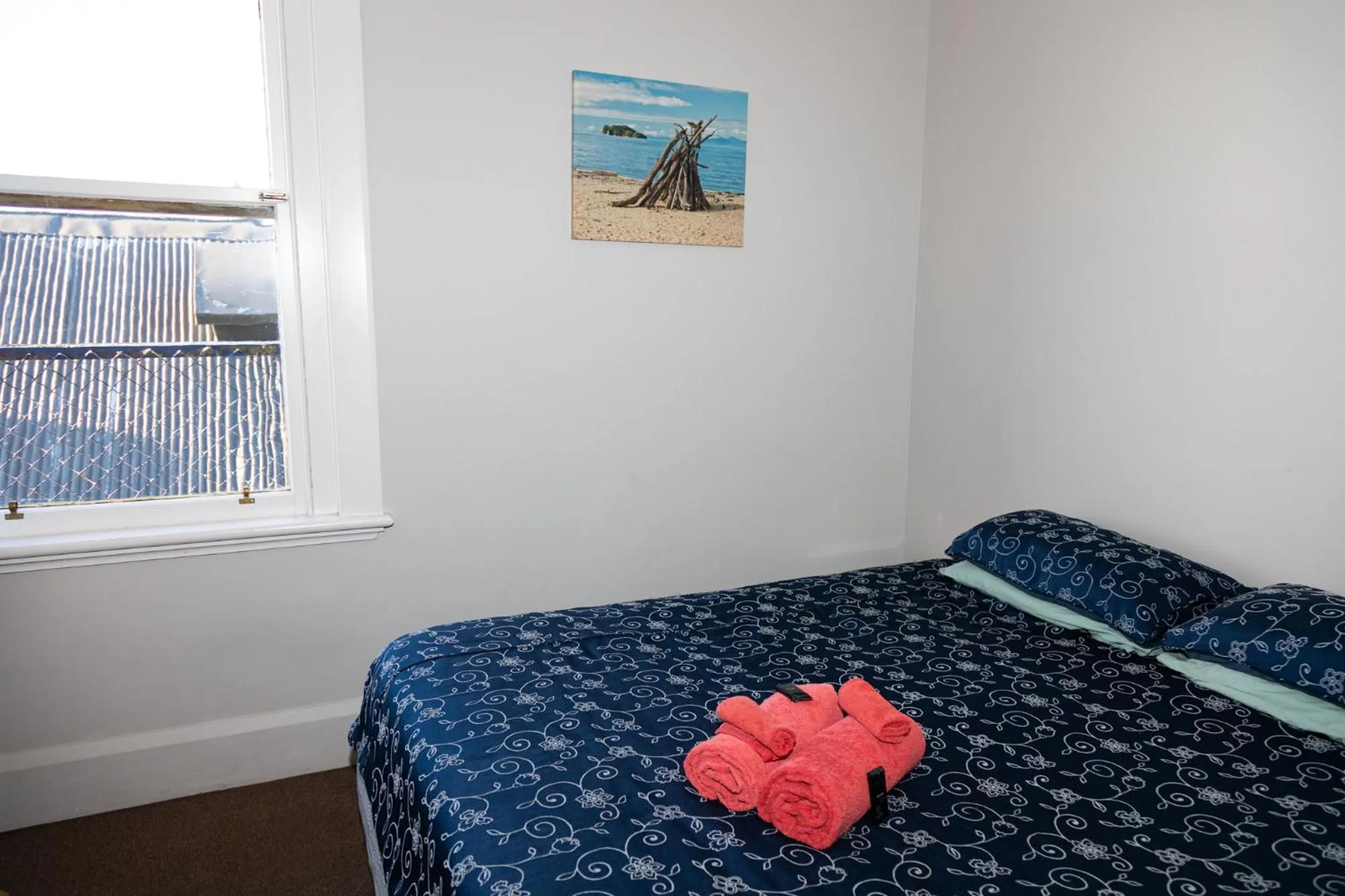 Photo of the whole room, Bed in The Blue Pub