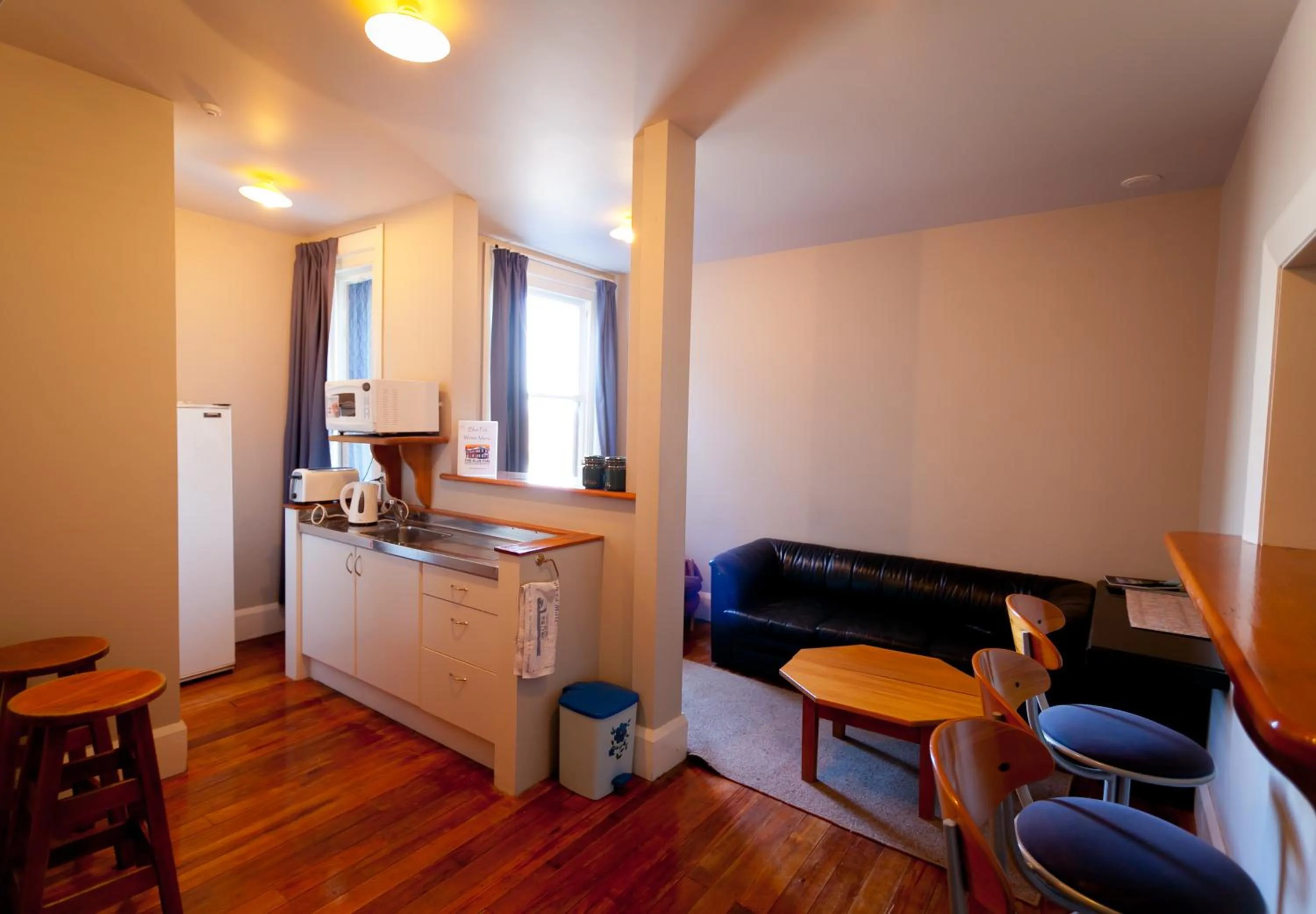 Communal lounge/ TV room in The Blue Pub