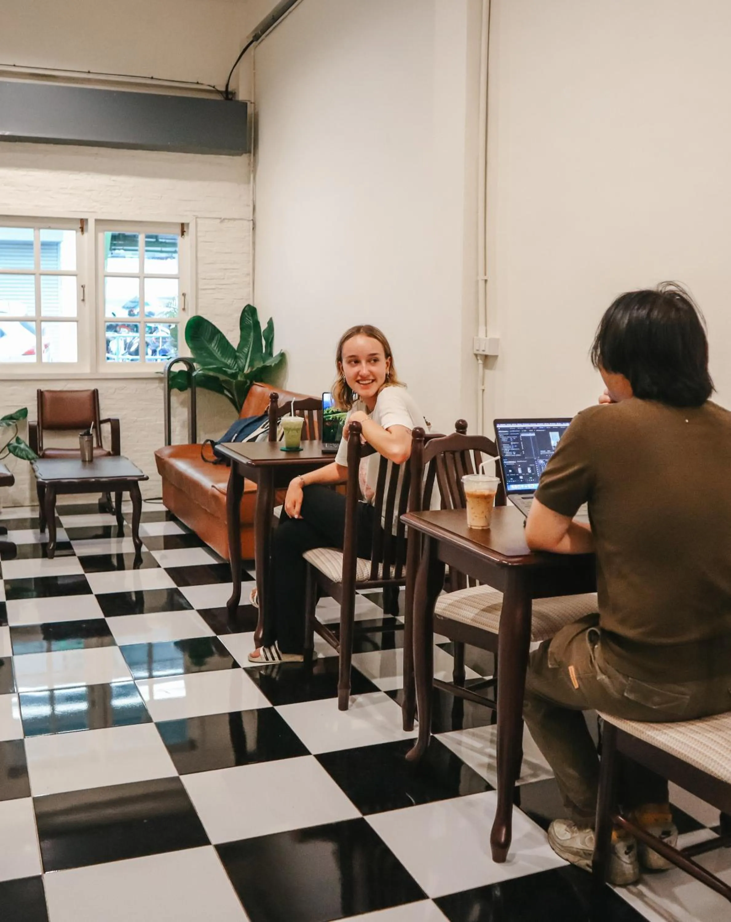 Restaurant/places to eat in Noir Cafe And Hostel Chinatown Bangkok