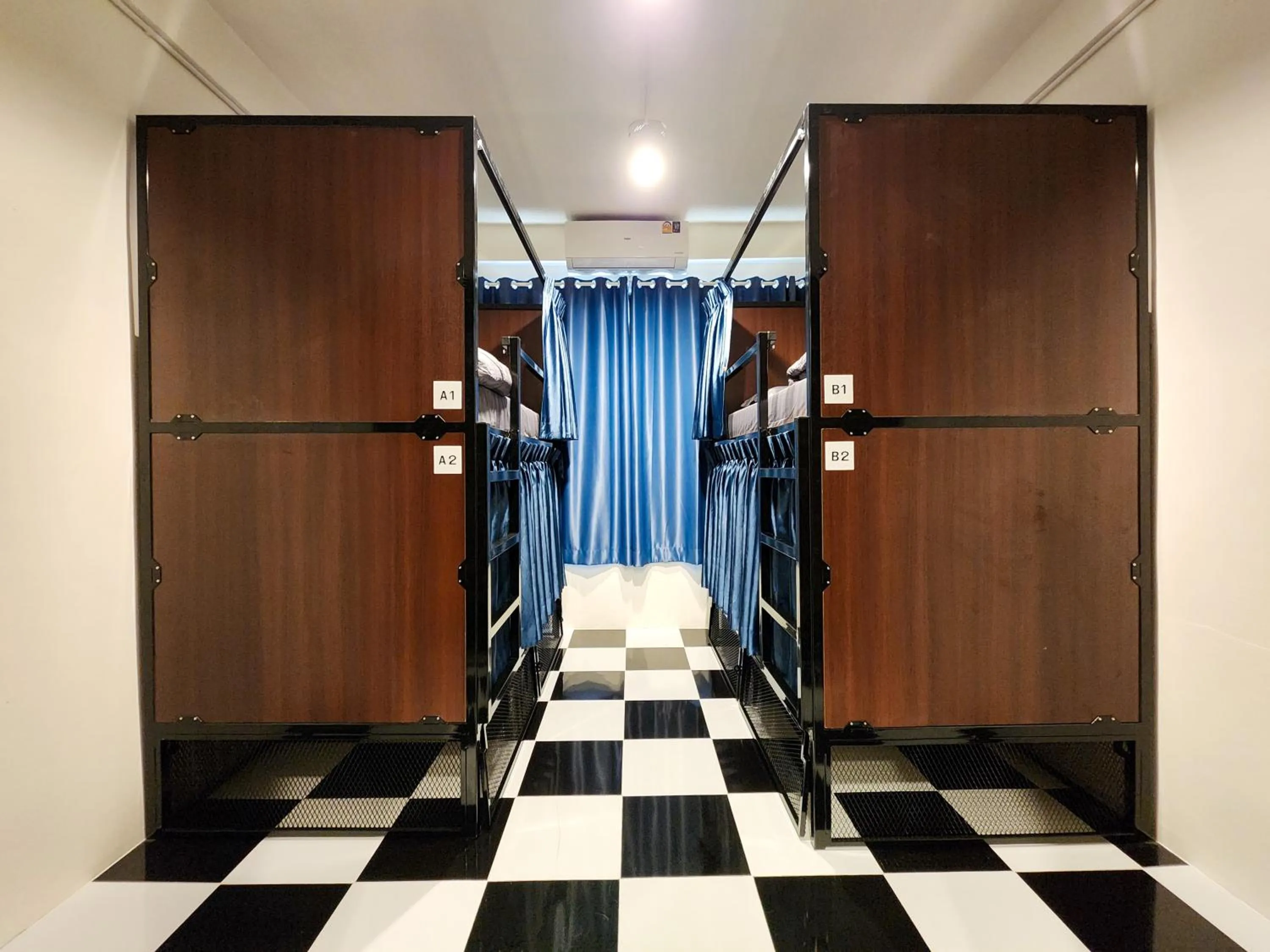 Noir Cafe And Hostel Chinatown Bangkok